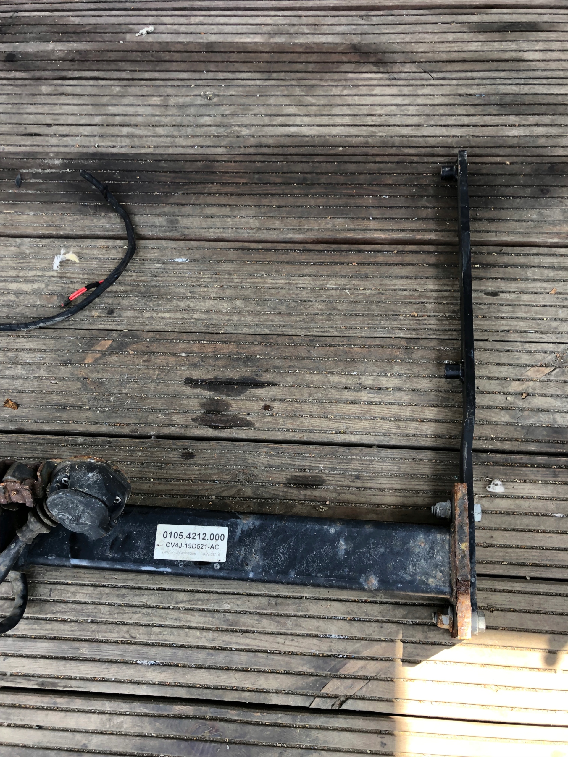 HAK HOLOWNICZY 13 PIN FORD KUGA MK2 CV4J-19D521-A Rodzaj kuli Brak informacji