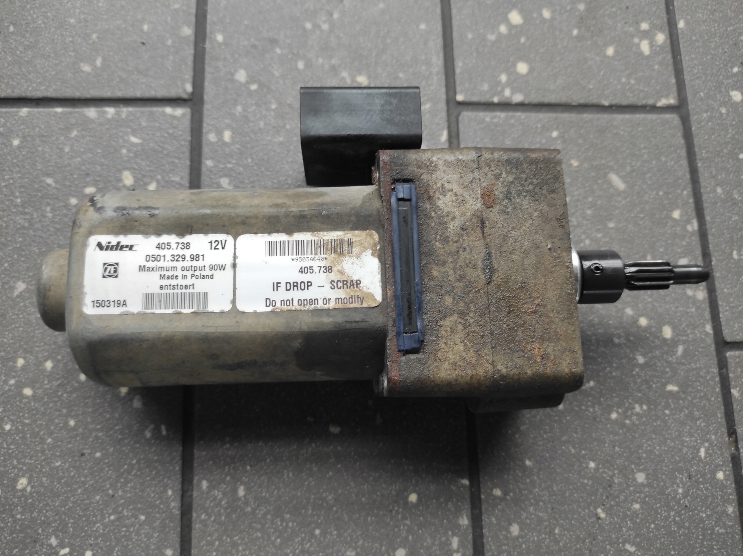 SILNICZEK DYFERENCJAŁU MOSTU GRAND CHEEROKE WK2