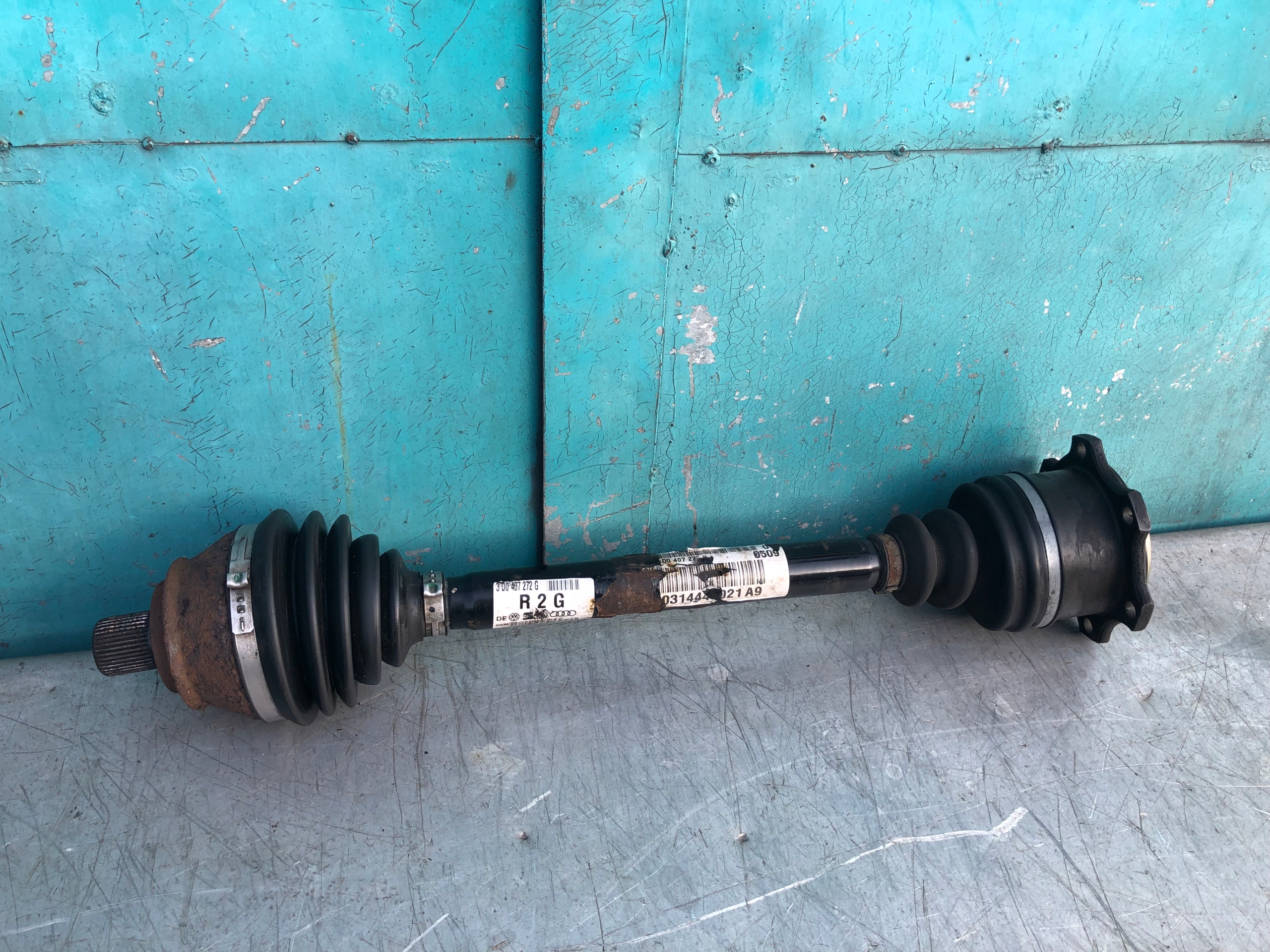 VW PHAETON 3,2 PÓŁOŚ PRAWY PRZÓD PRAWA PRZEDNIA