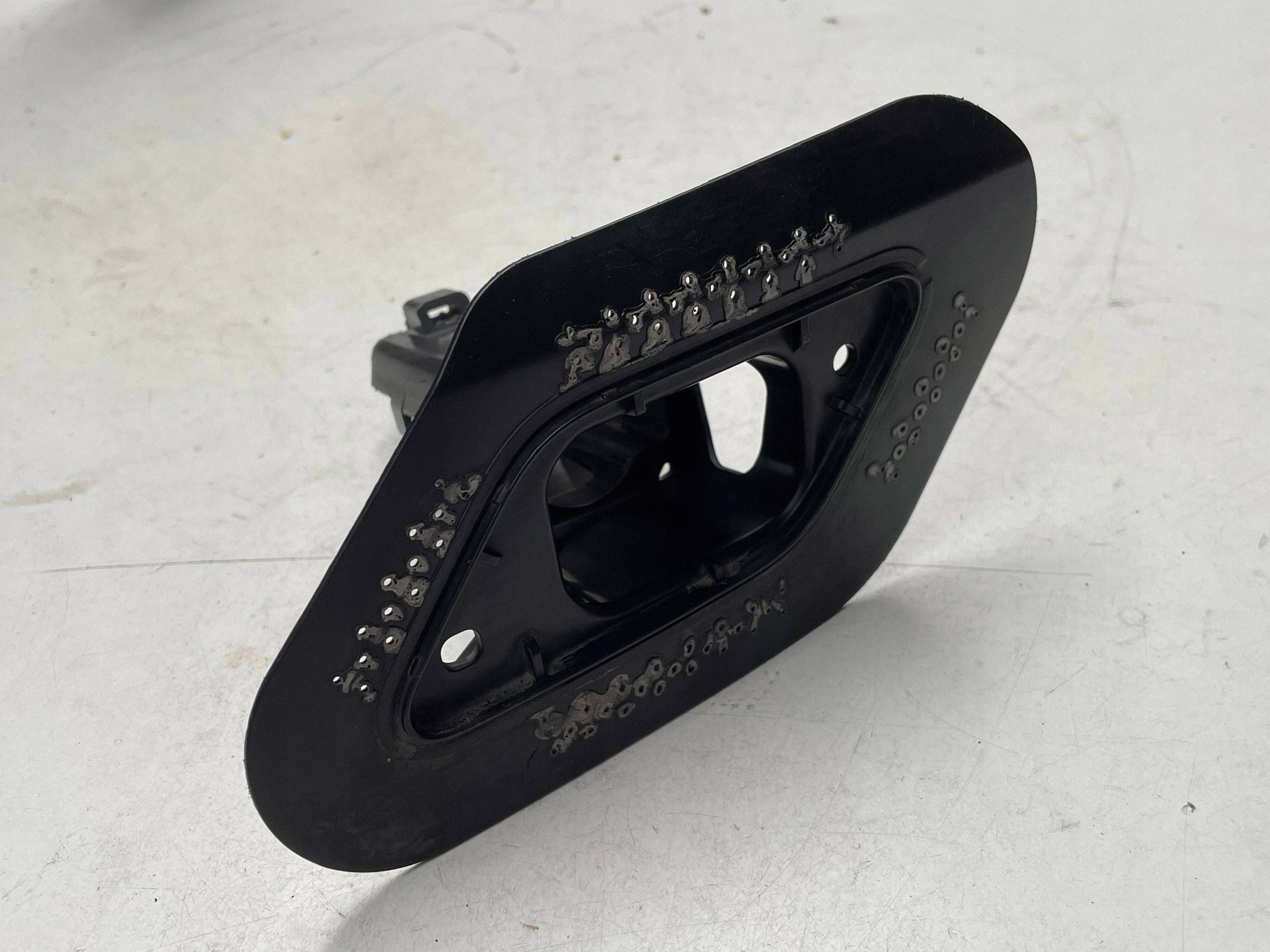 Halter der Spritzdüse REFLEKTORA rechts SKODA KAROQ 57A807942
