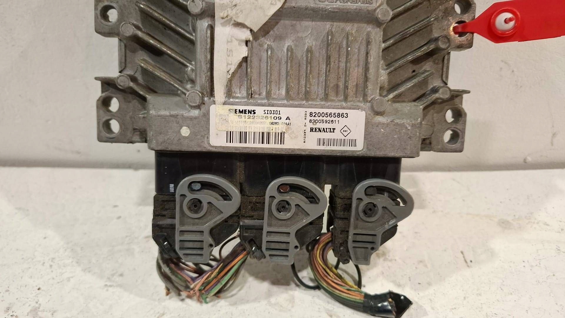 control unit of the engine computer S122326109A Renault Megane Scenic II 1.5 DCI