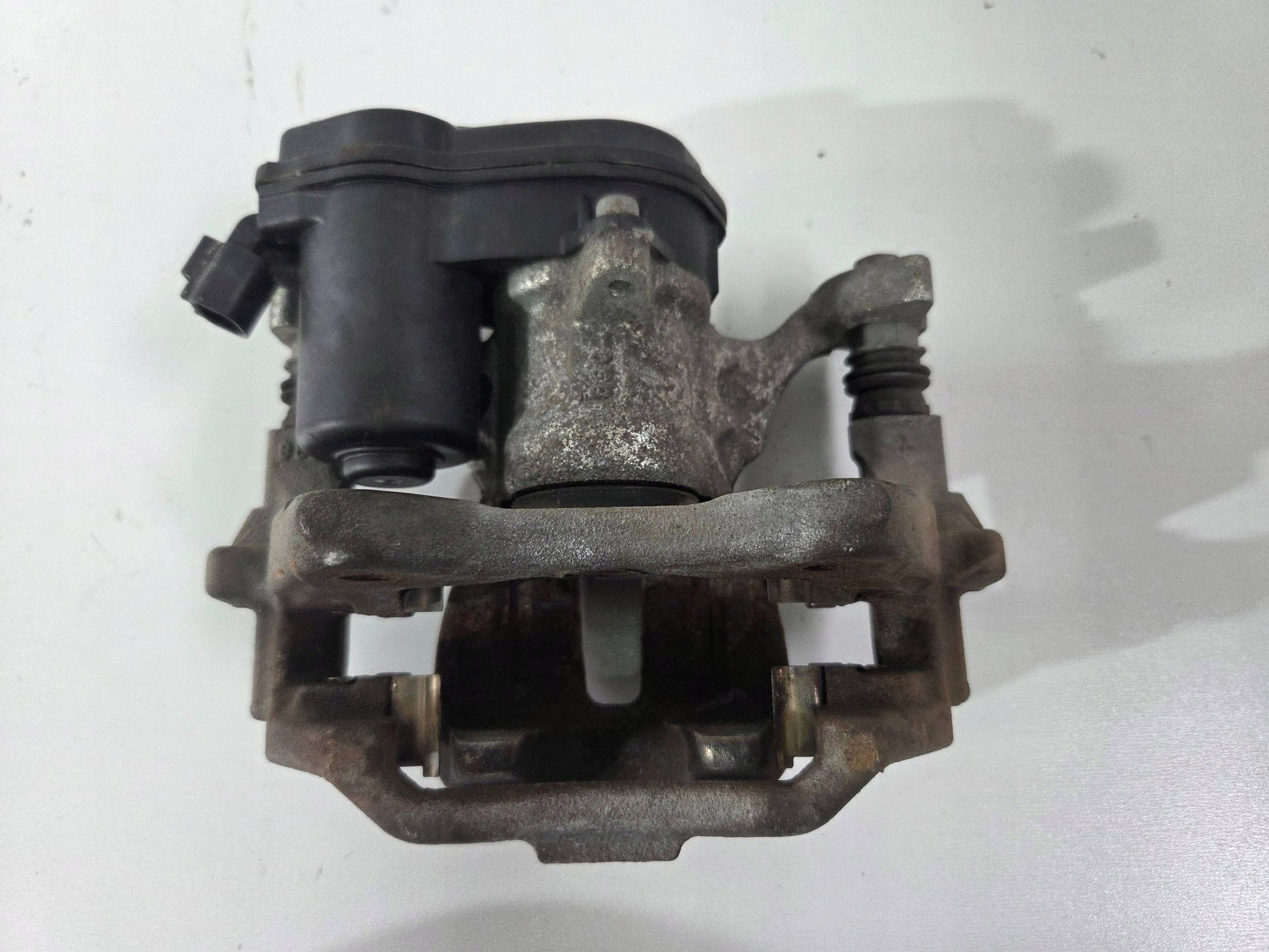 Toyota Corolla E21 caliper brake rear right (B877)