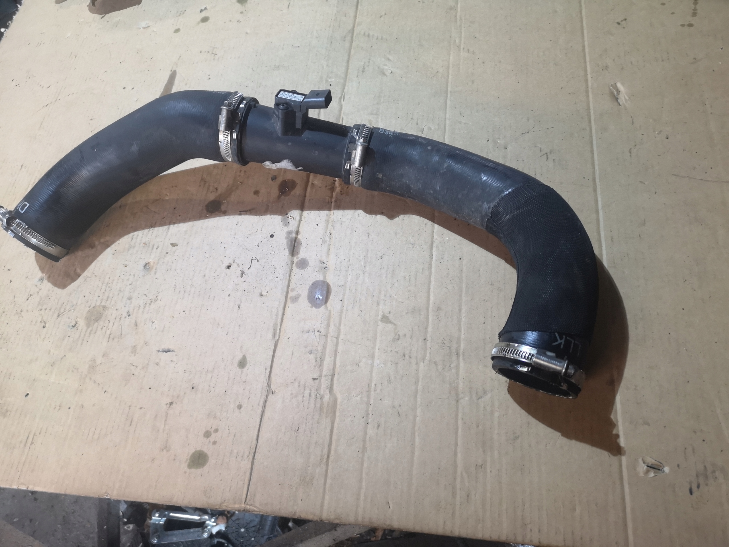 3.0TDI - AUDI A8 4H D4 3.0 TDI труба интеркулера 4H0145673P