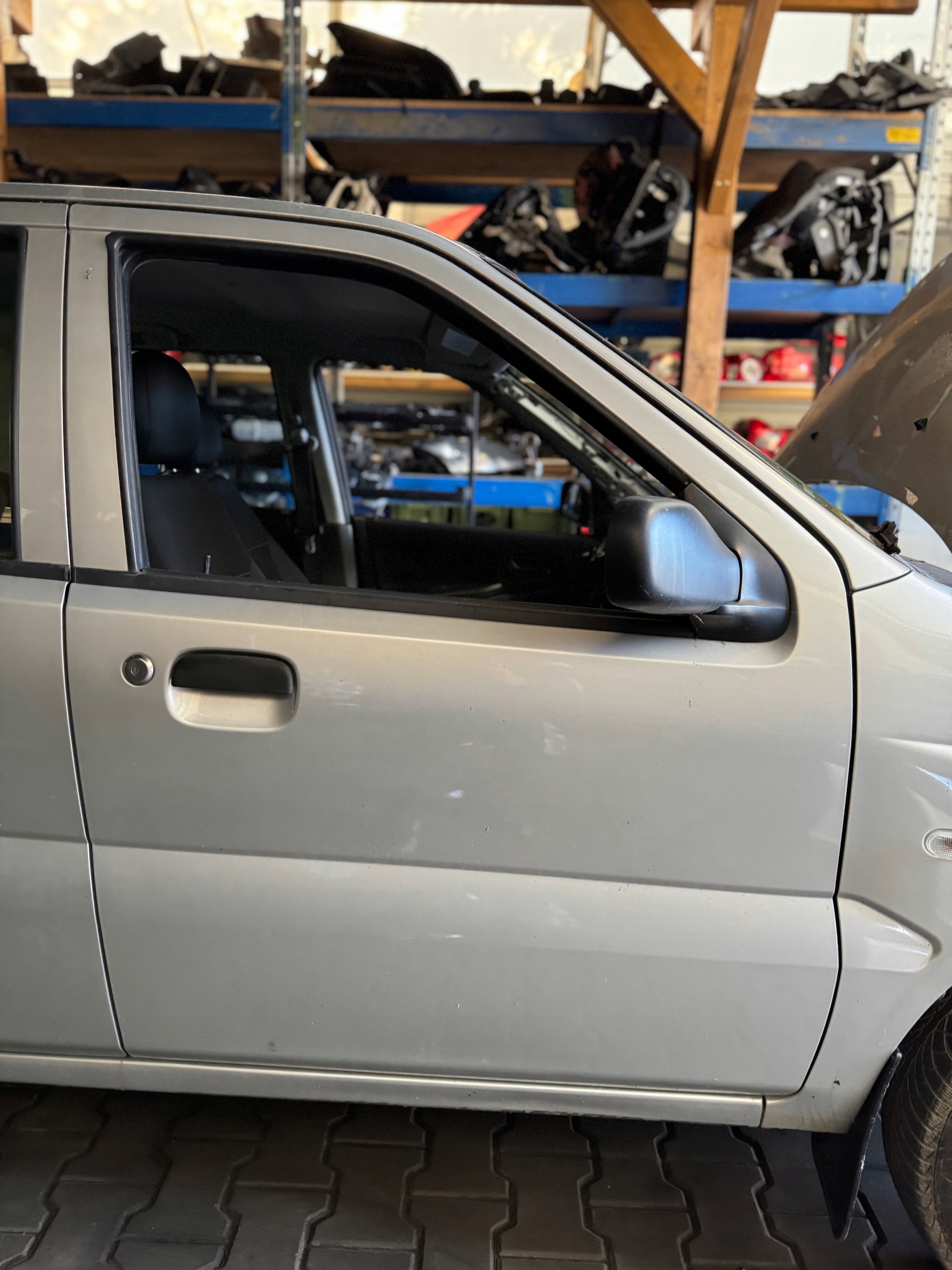 door front right SUZUKI IGNIS SUBARU JUSTY