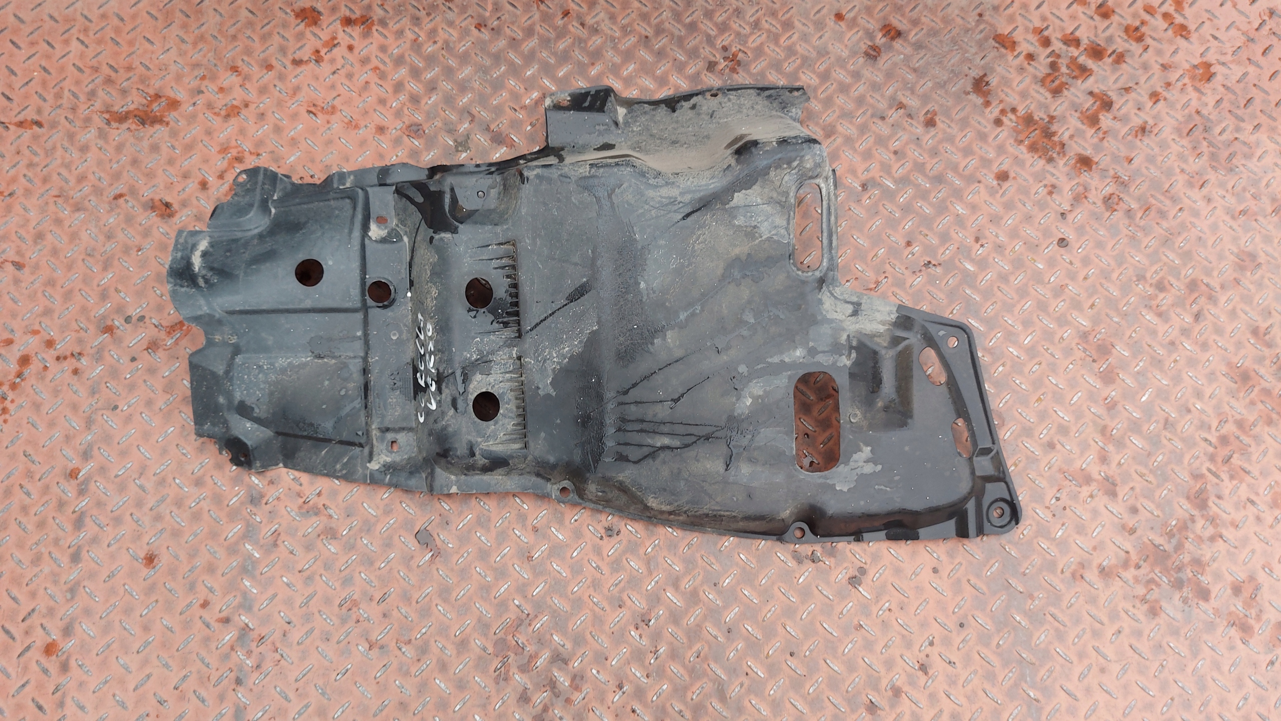 motor cover lower left TOYOTA COROLLA VERSO 04