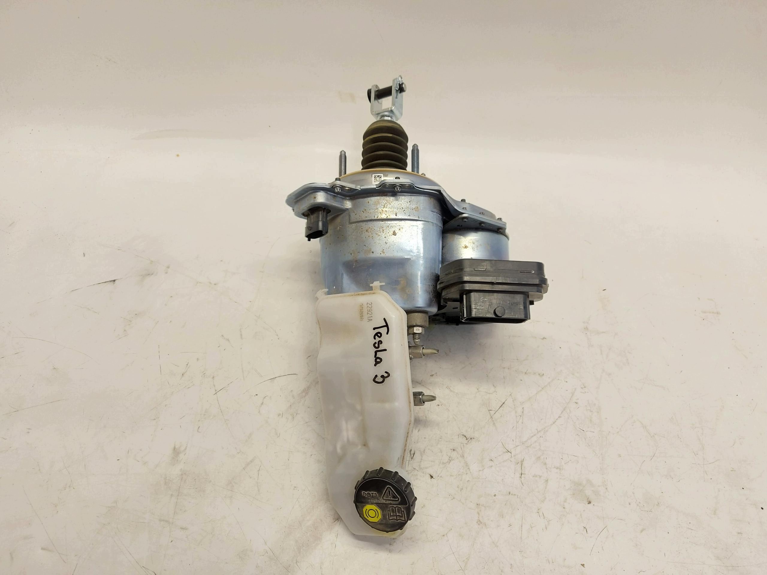 TESLA MODEL 3 2022r Servo frein 1044672-00-E