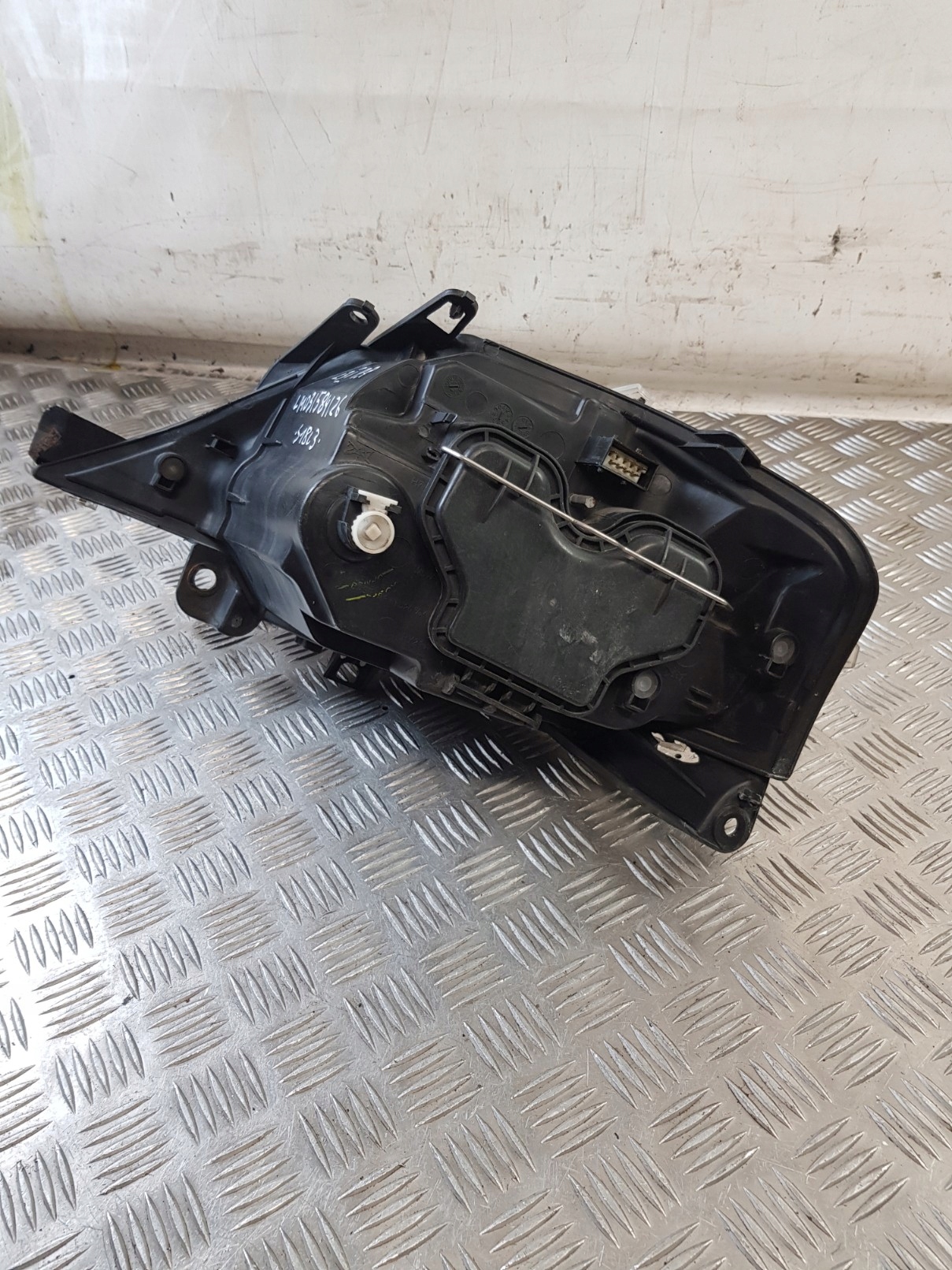 light right front TYC CITROEN C3 and 04R