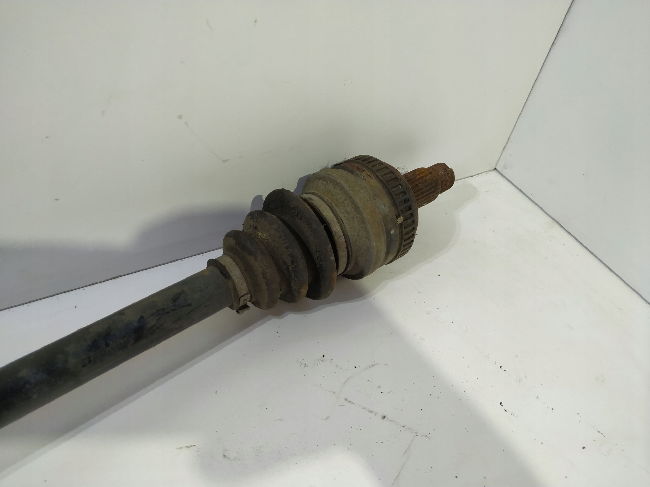 BMW E87 2.0i N46 semi-axis right rear part 7523960