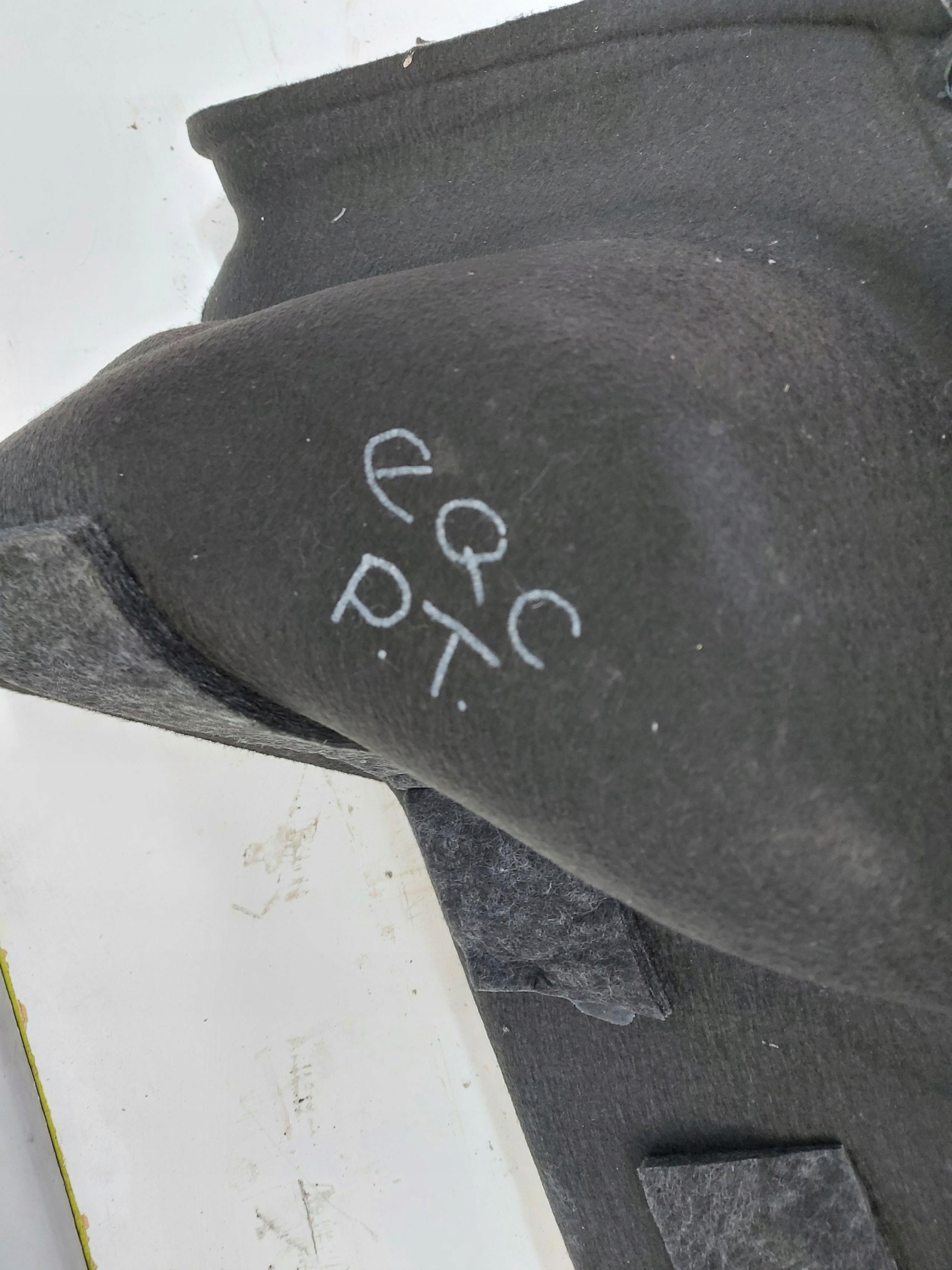 Mercedes EQC 400 W293 boot upholstery right rear part