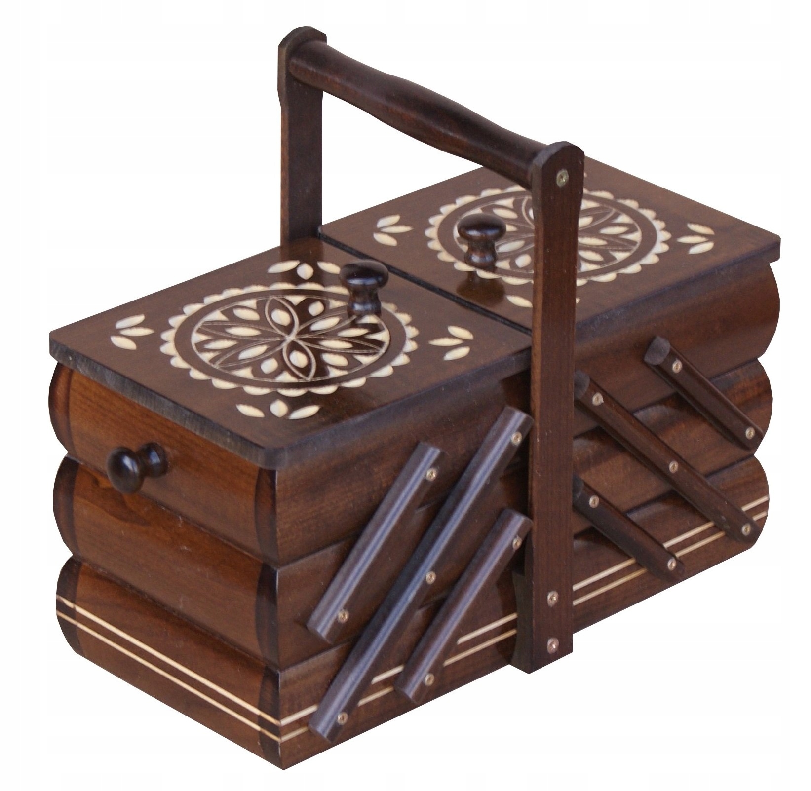 

Niciarka Mała B Rzeźbiona Kuferek Na Nici brąz