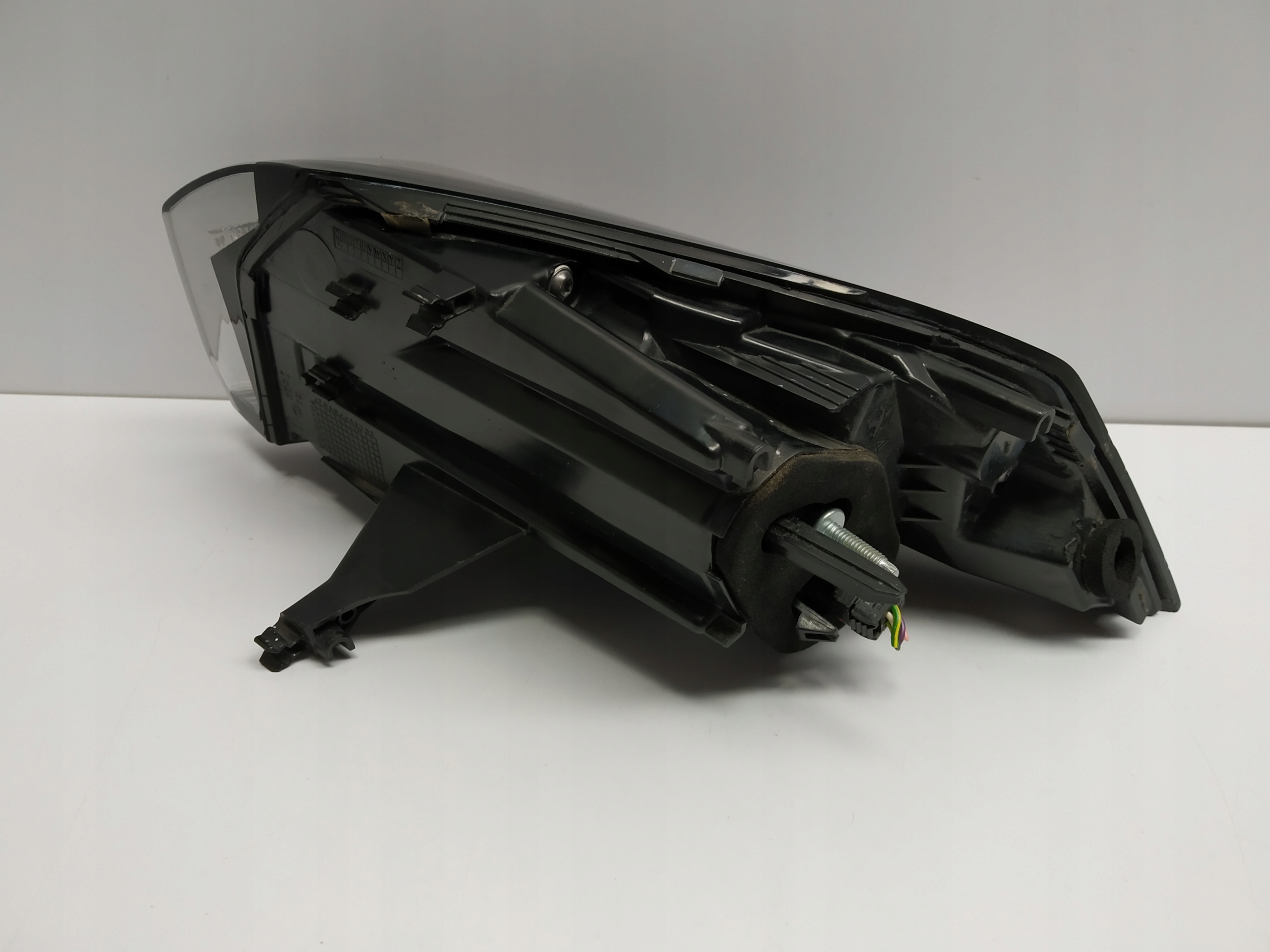 19+ Peugeot 2008 II light rear part left original
