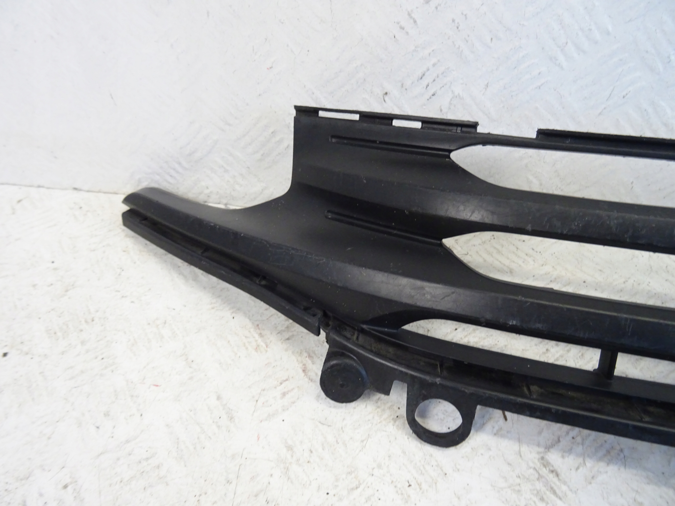 grid of a bumper front front central CITROEN C5 AIRCROSS 9825347577