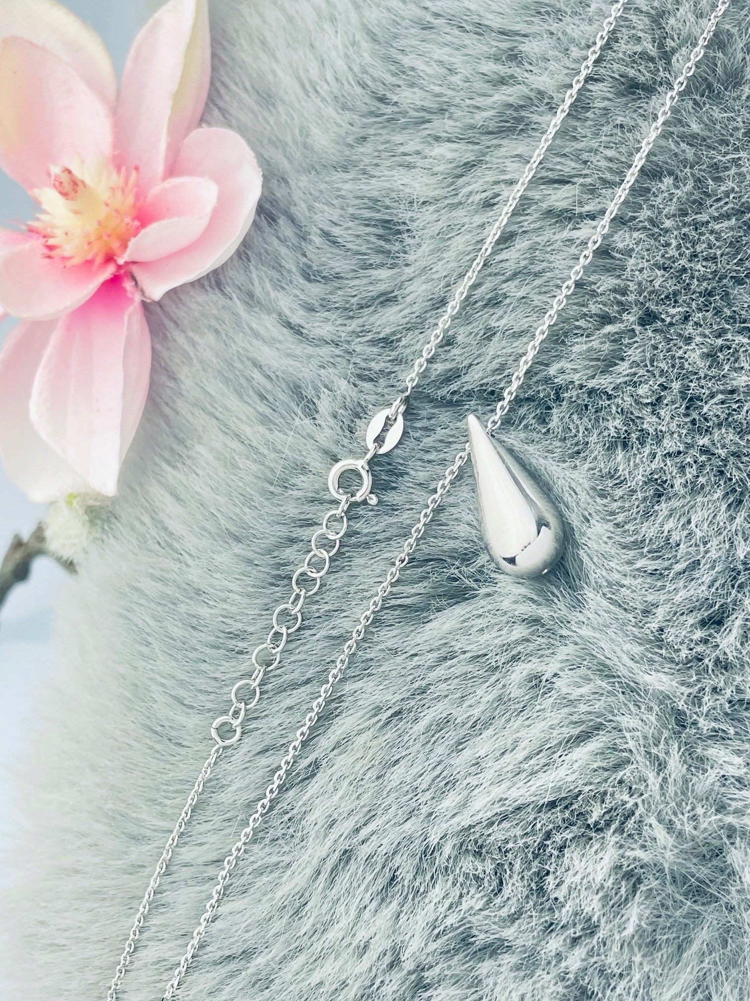 Stříbrný náhrdelník ankr slza kapka