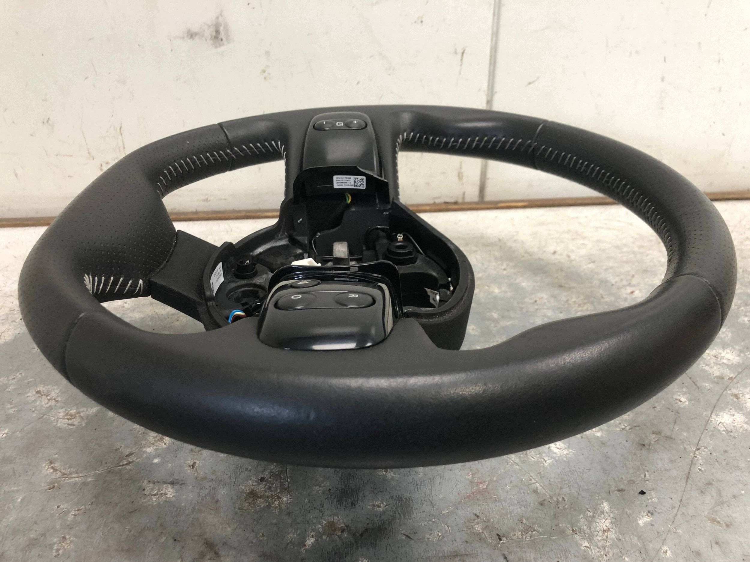 lenkrad leder MULTIFUNKCJA RENAULT TWINGO III 484006127R