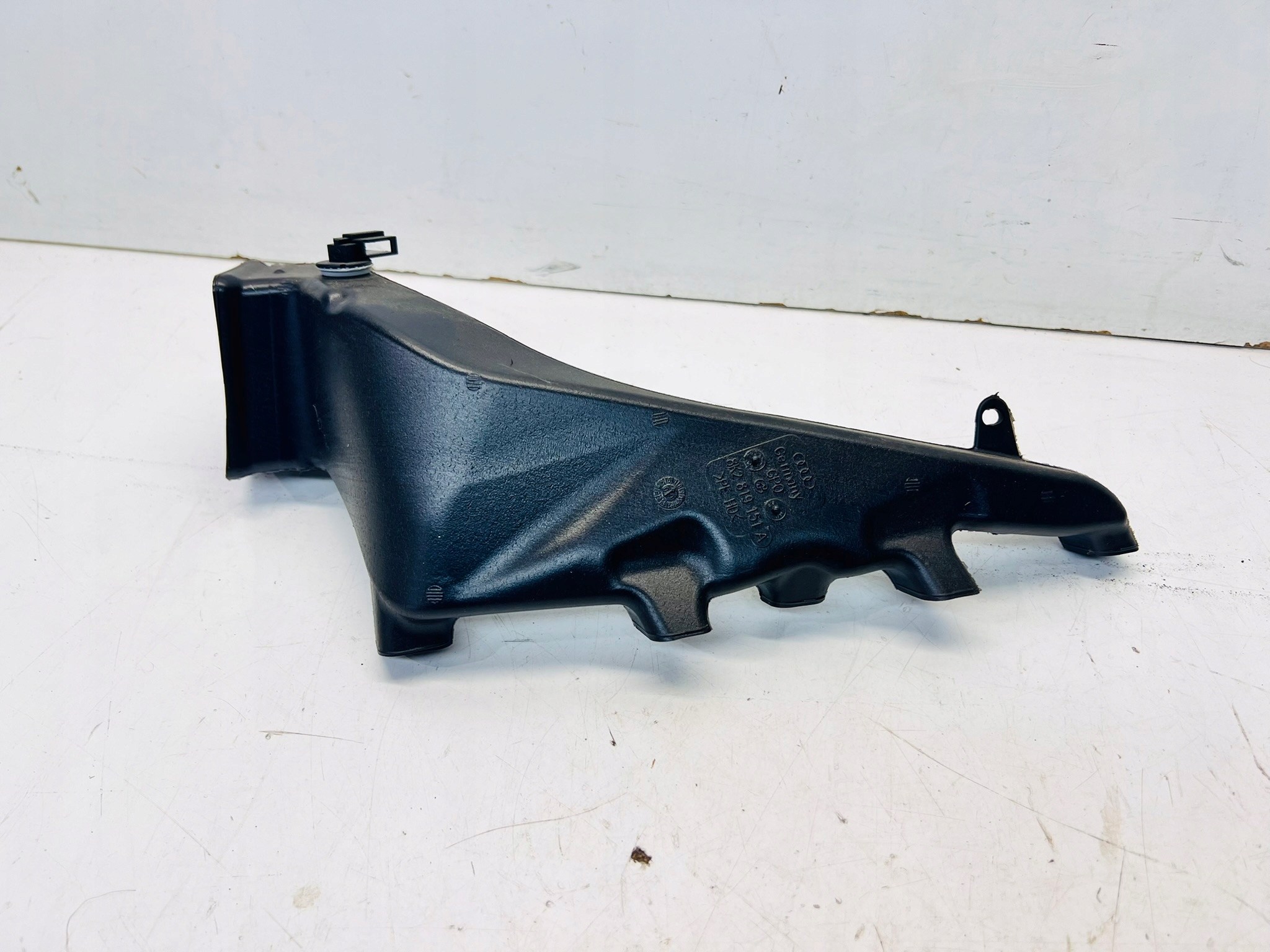 drain POWIETRZNY AUDI A4 B8