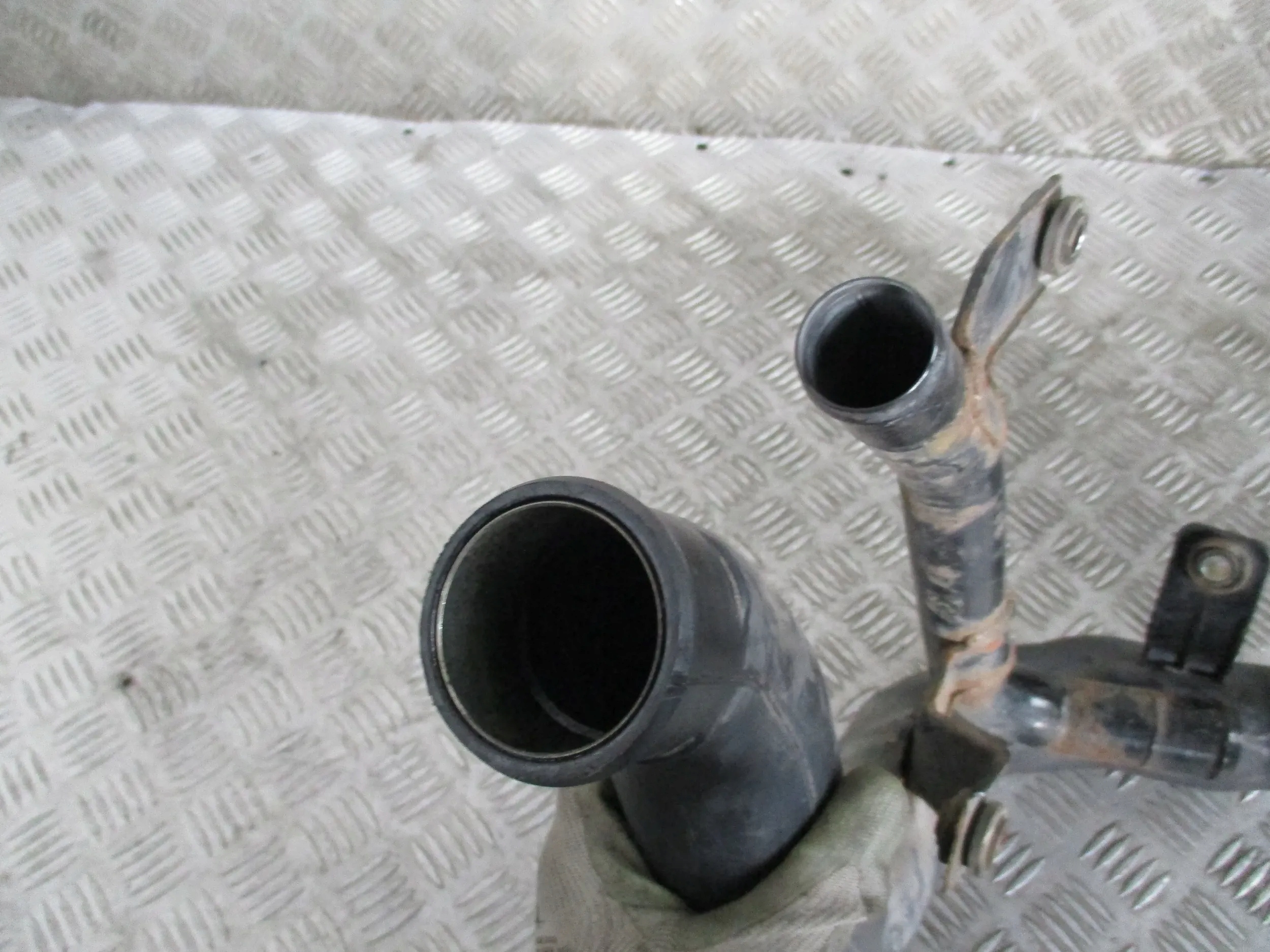 труба интеркулера mitsubishi ASX 1.8 DID 10-16r