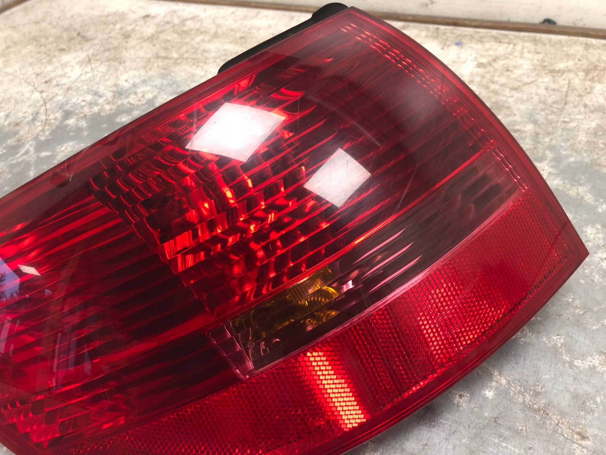 light left rear part AUDI A6 C6 KOMBI 89034302