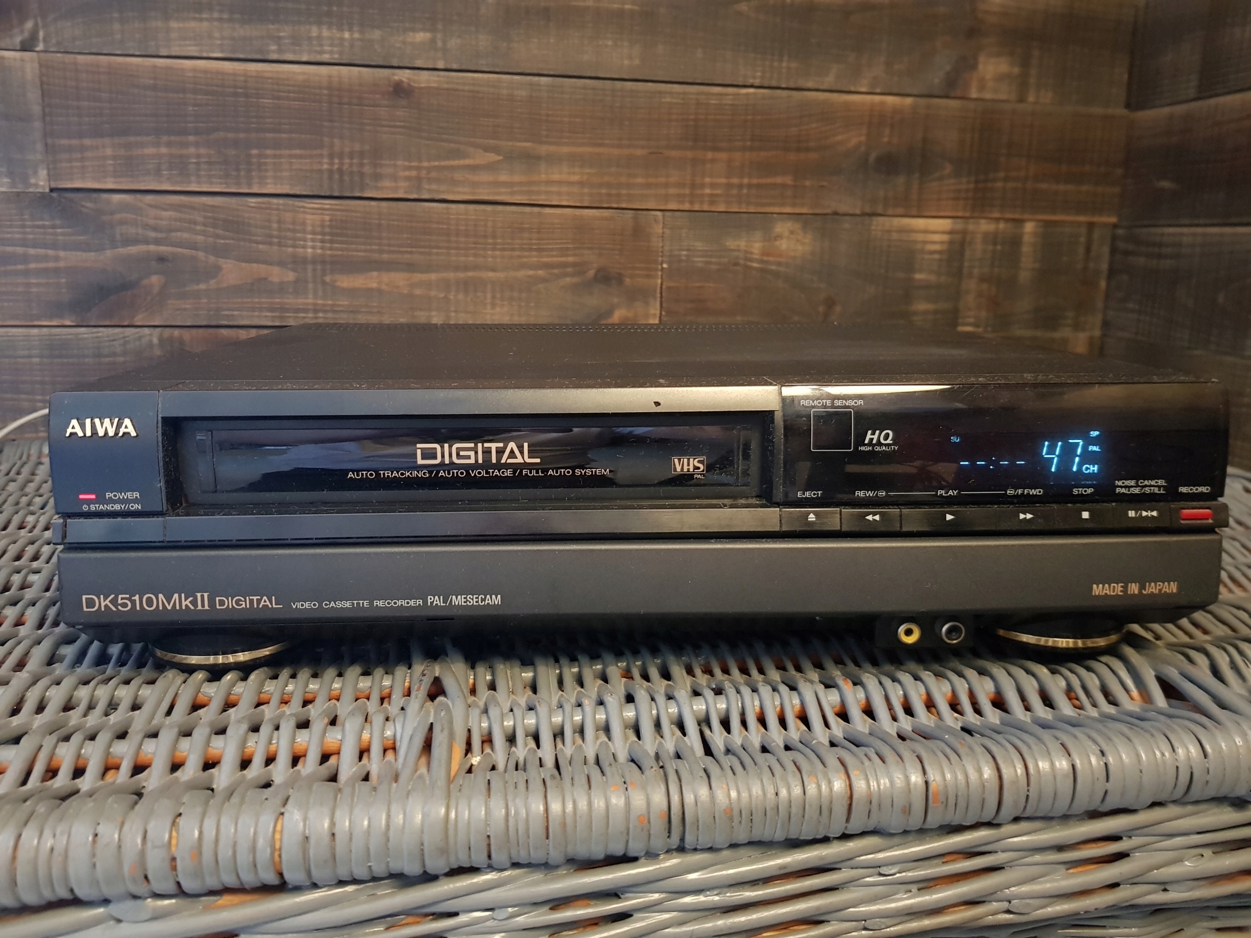 Magnetowid VHS Aiwa ODTWARZACZ VHS MAGNETOWID AIWA DK 510MkII DIGITAL