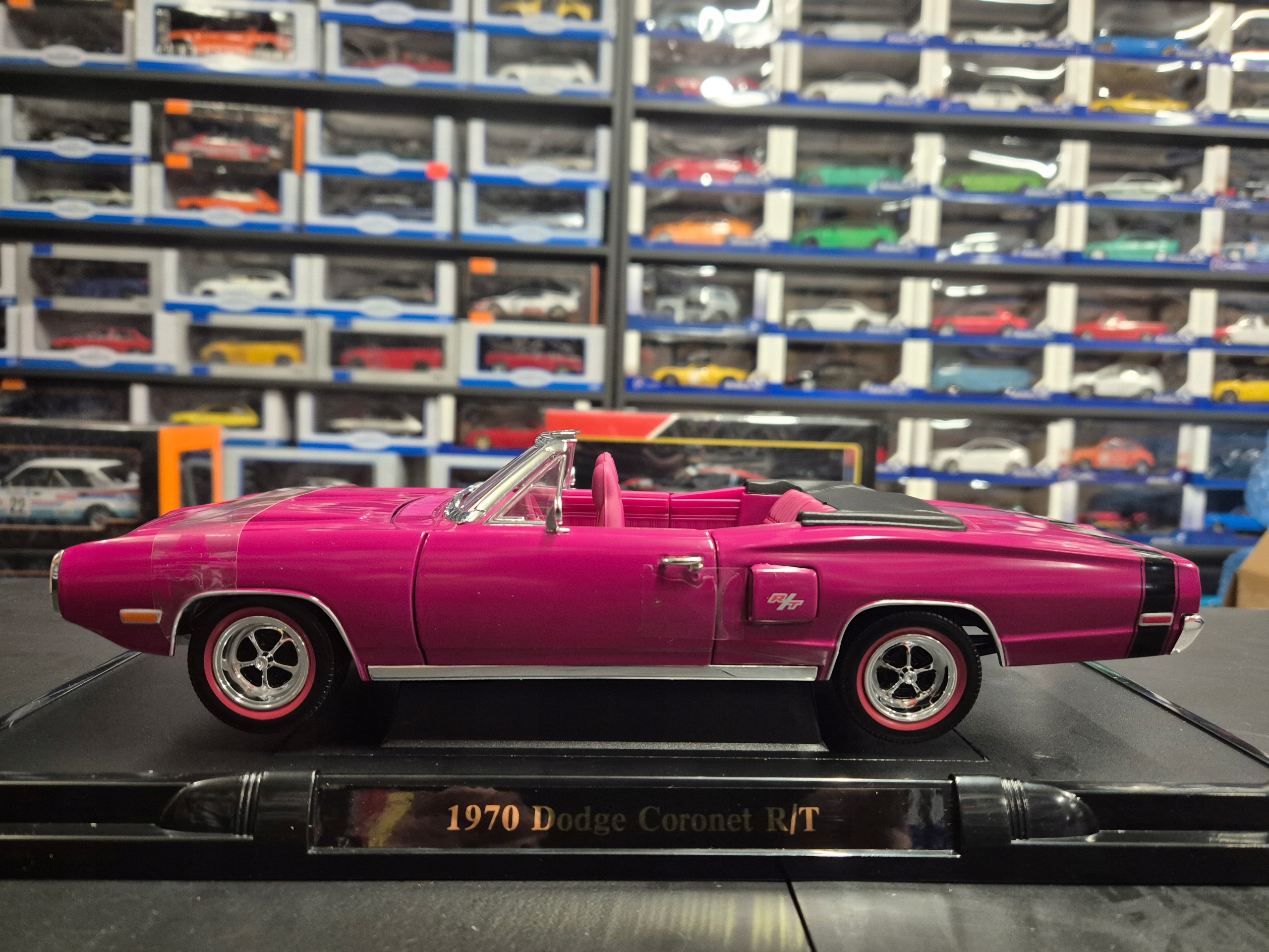 DODGE CORONET R/T 1/18 ROAD SIGNATURE LDC 92548 Stan opakowania oryginalne