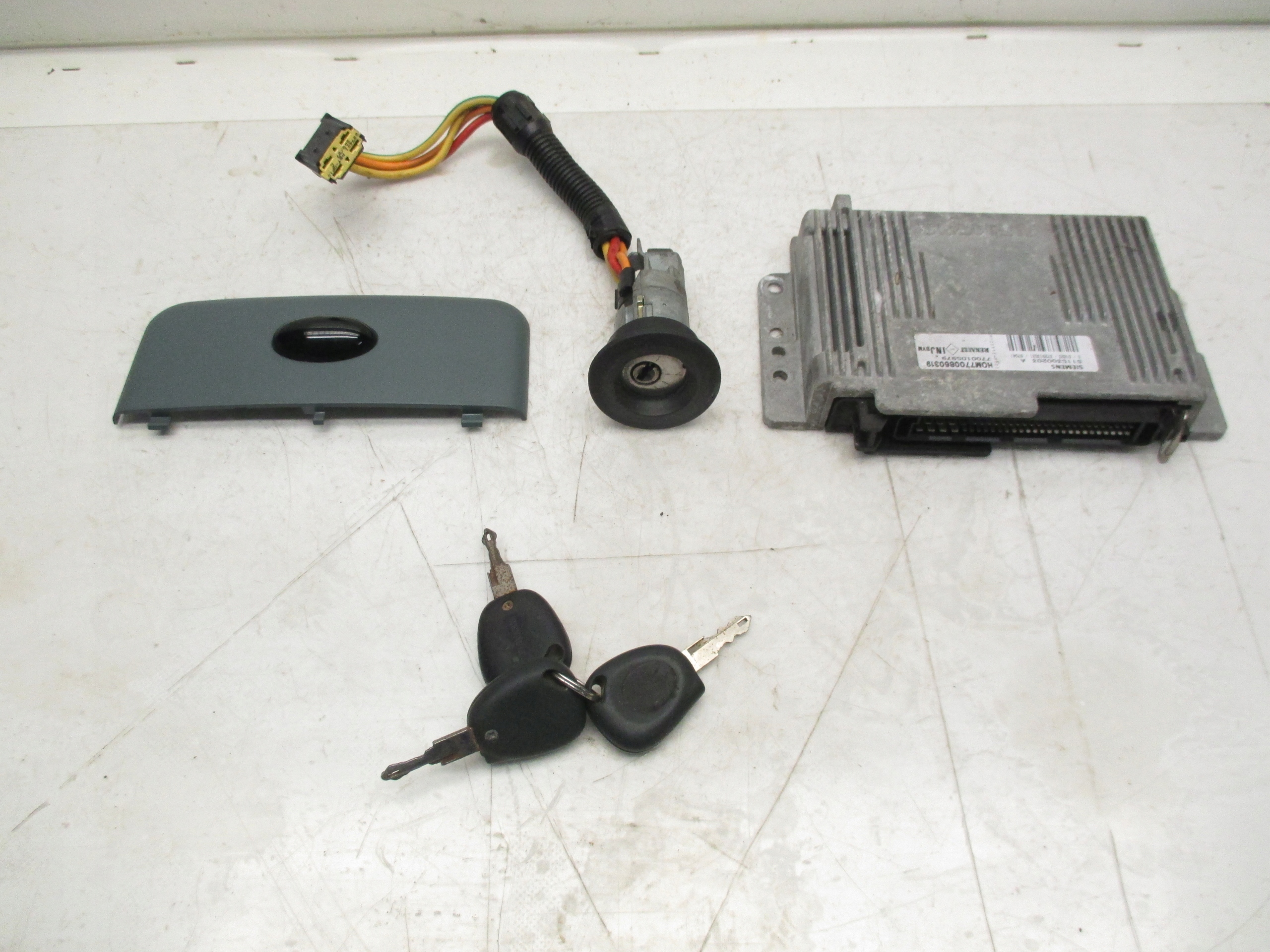 ZESTAW STARTOWY KOMPUTER KLUCZYK STACYJKA RENAULT MEGANE I 1.6 b