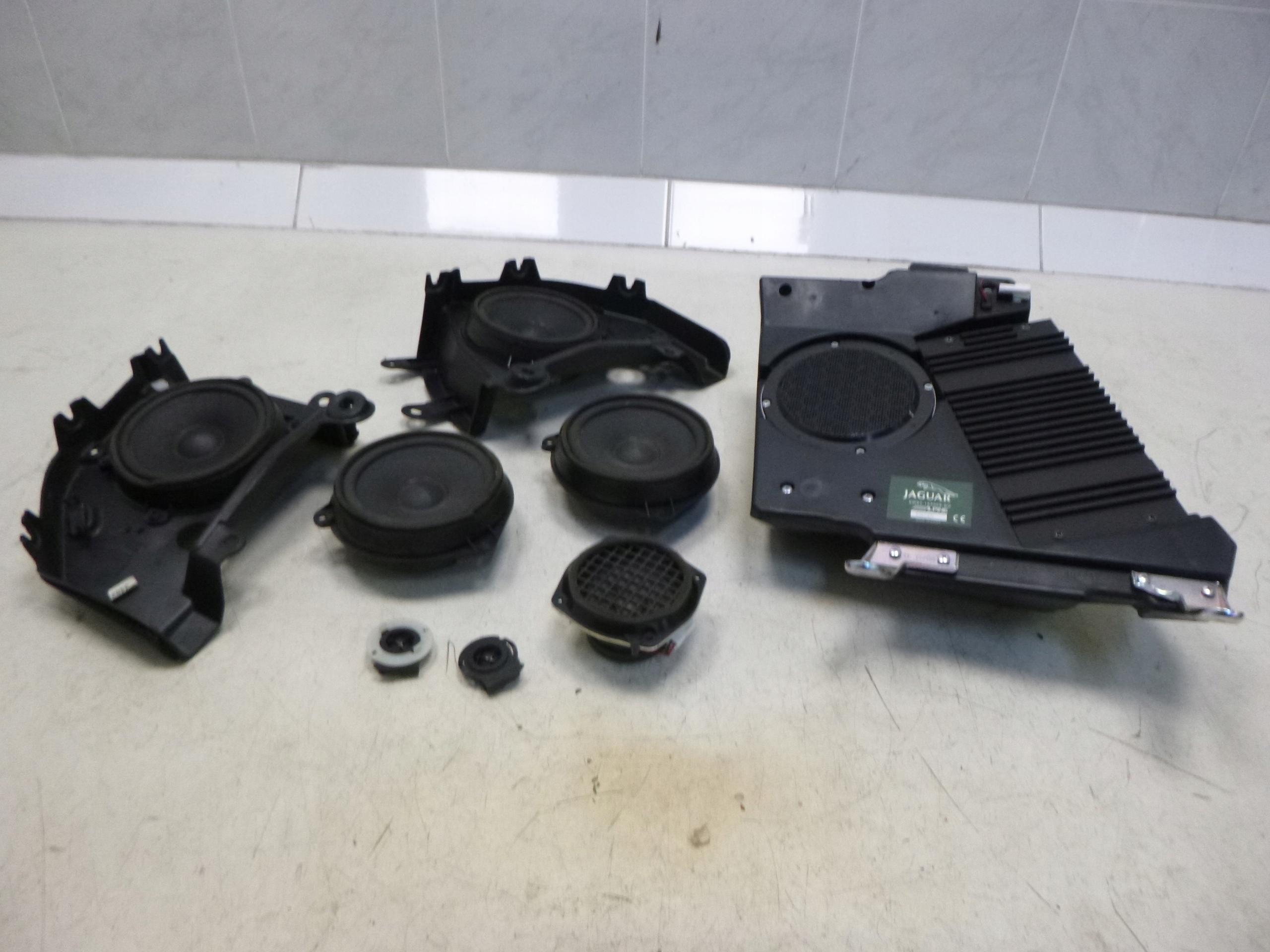 JAGUAR XK X150 CABRIO speakers running board speaker