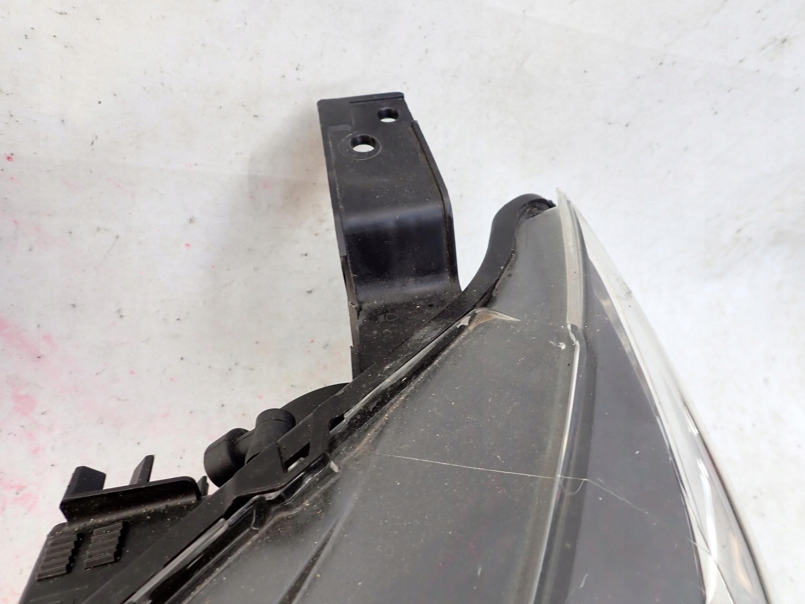 MAZDA CX-3 and 14- light left front front