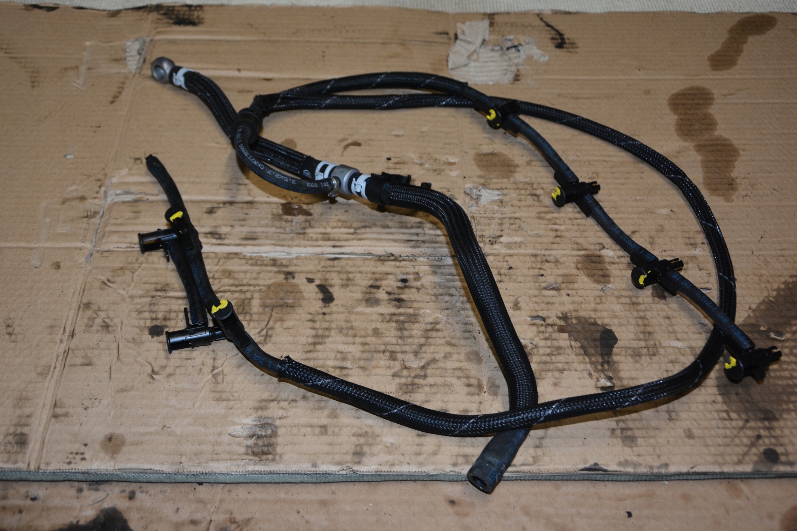 057130297D - ПАЛИВОПРОВІД VW TOUAREG 2 4.2 TDI