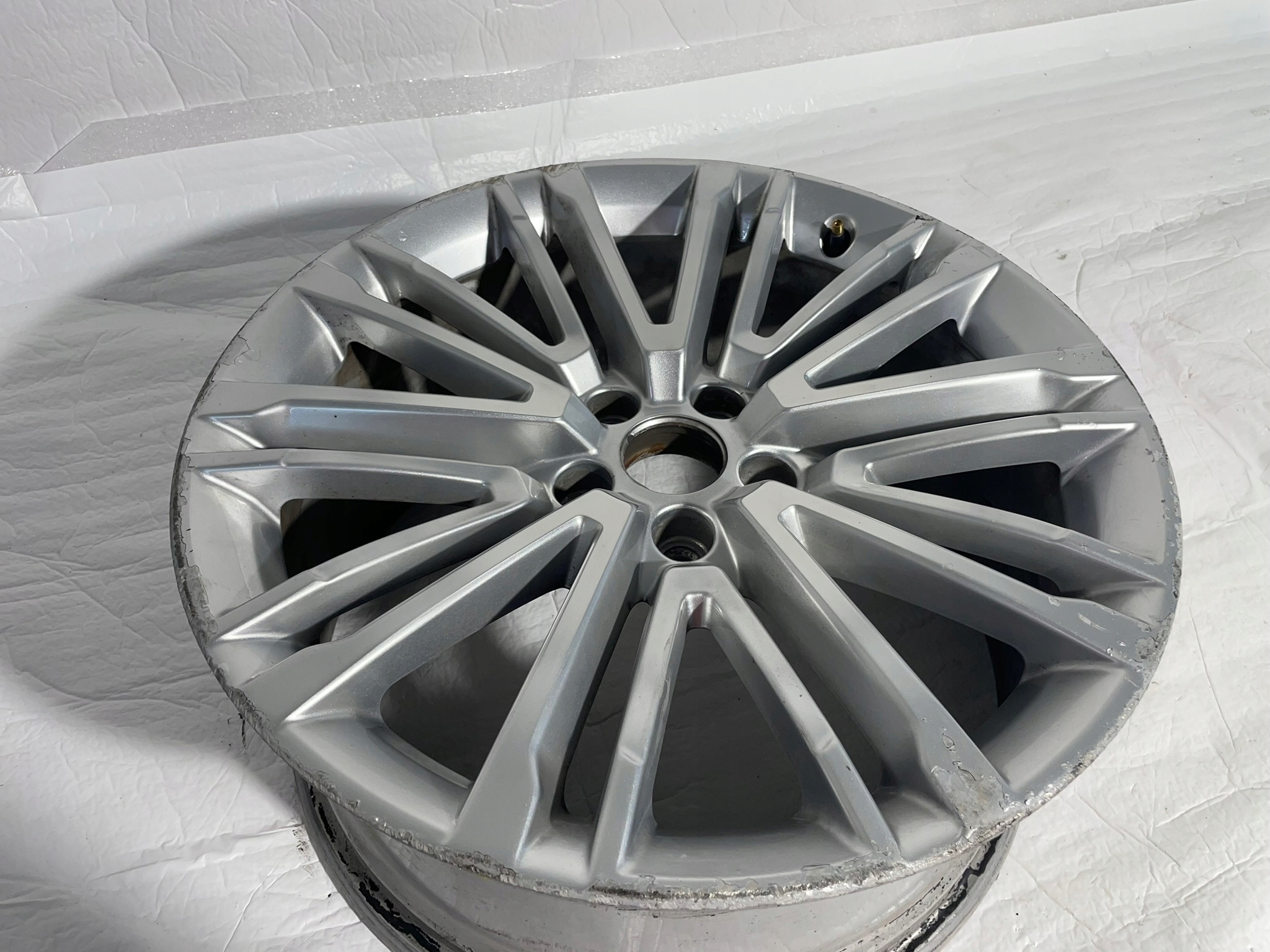 AUDI A4 B9 A5 8W disk hliníkový 8W0601025BE 8.5x19 ET40