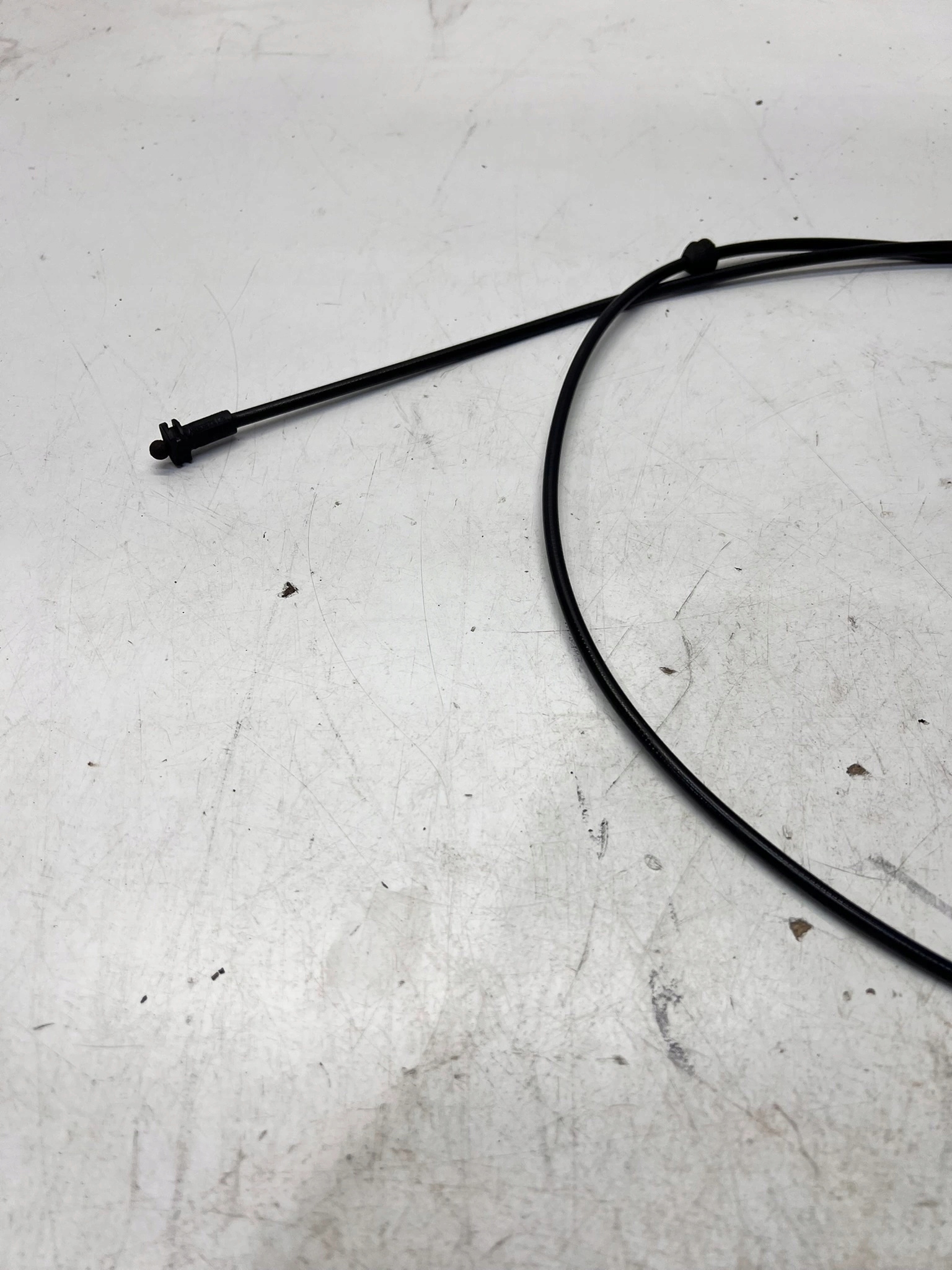 Câble pour l’ouverture du capot AUDI A3 8L 8L1823531A