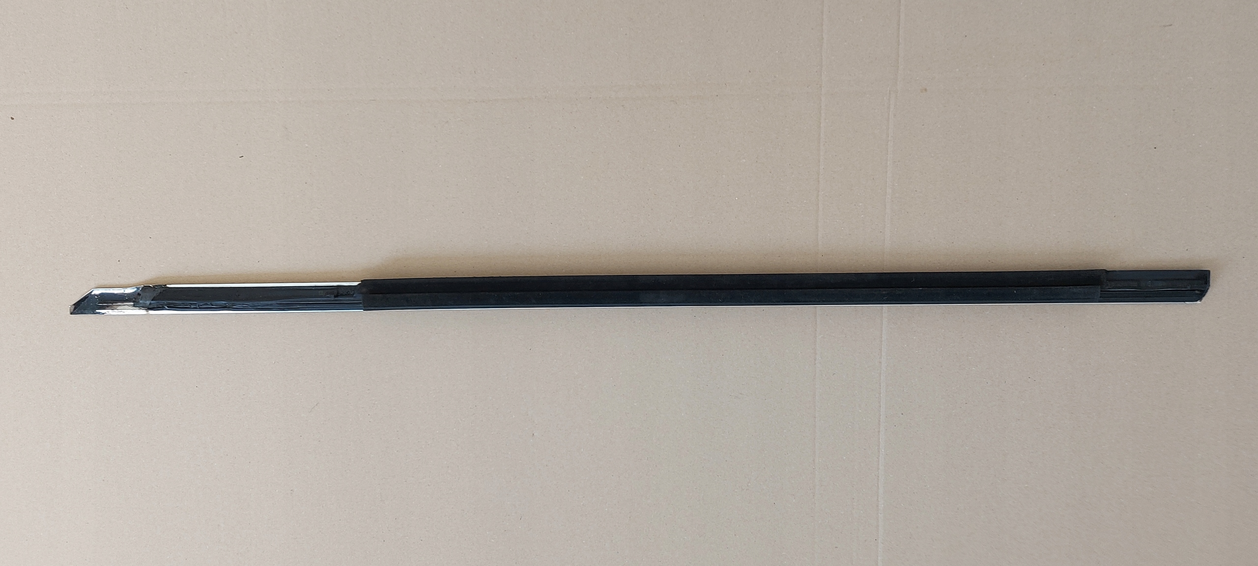 moulding dust windows right front MERCEDES C-KLASA W205 2057204031