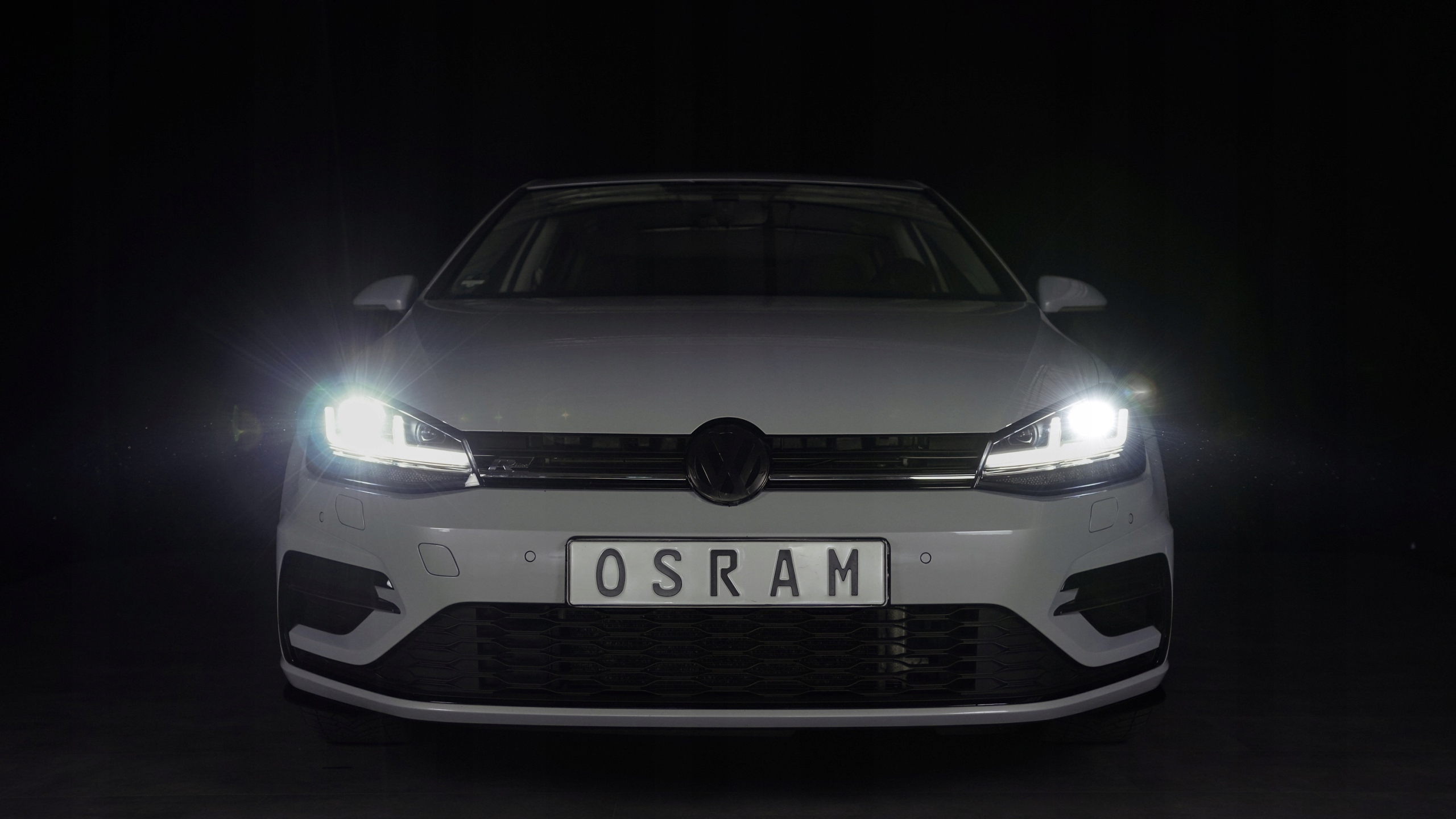 REFLEKTOR OSRAM VW GOLF 7.5 BLACK LEDHL109-BK FS1 Producent części Osram