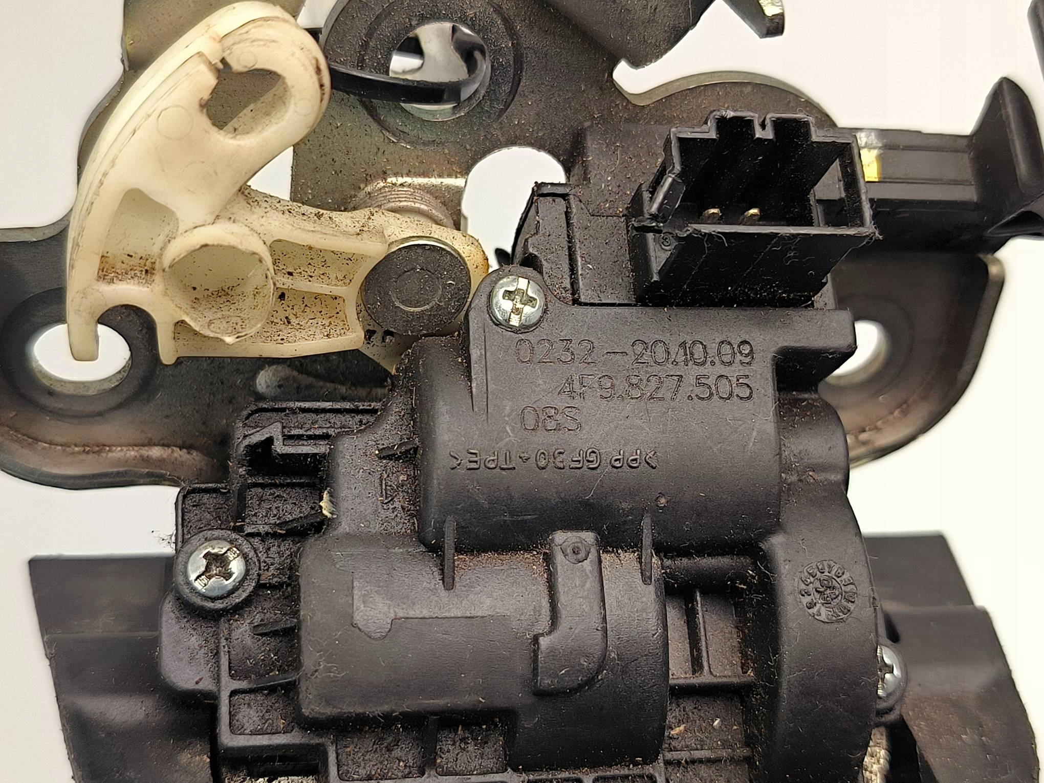 de la Serrure du capot 4F9827505 AUDI Q7