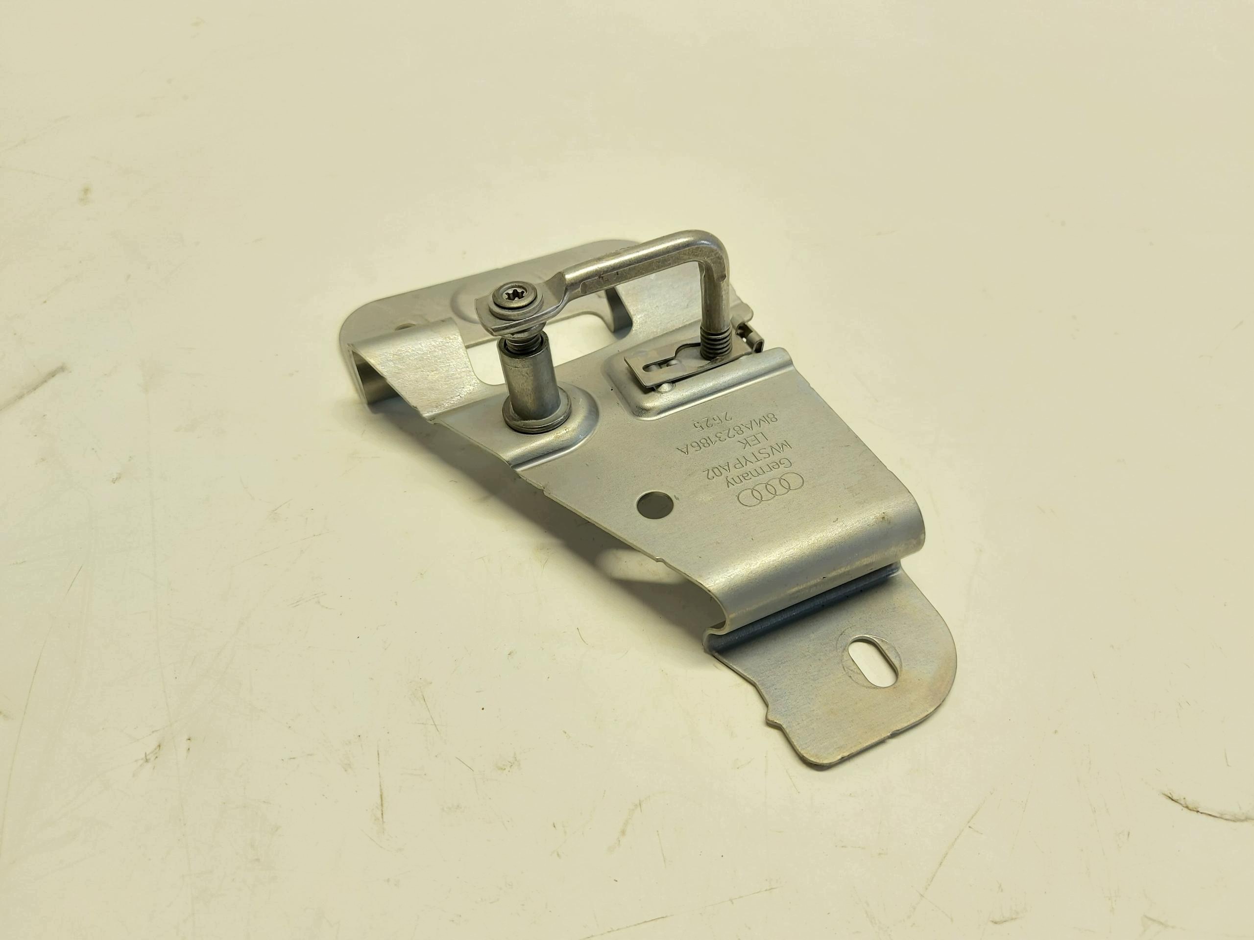 AUDI A5 8B3 AVANT Rygiel bonnets right 8MA823186A