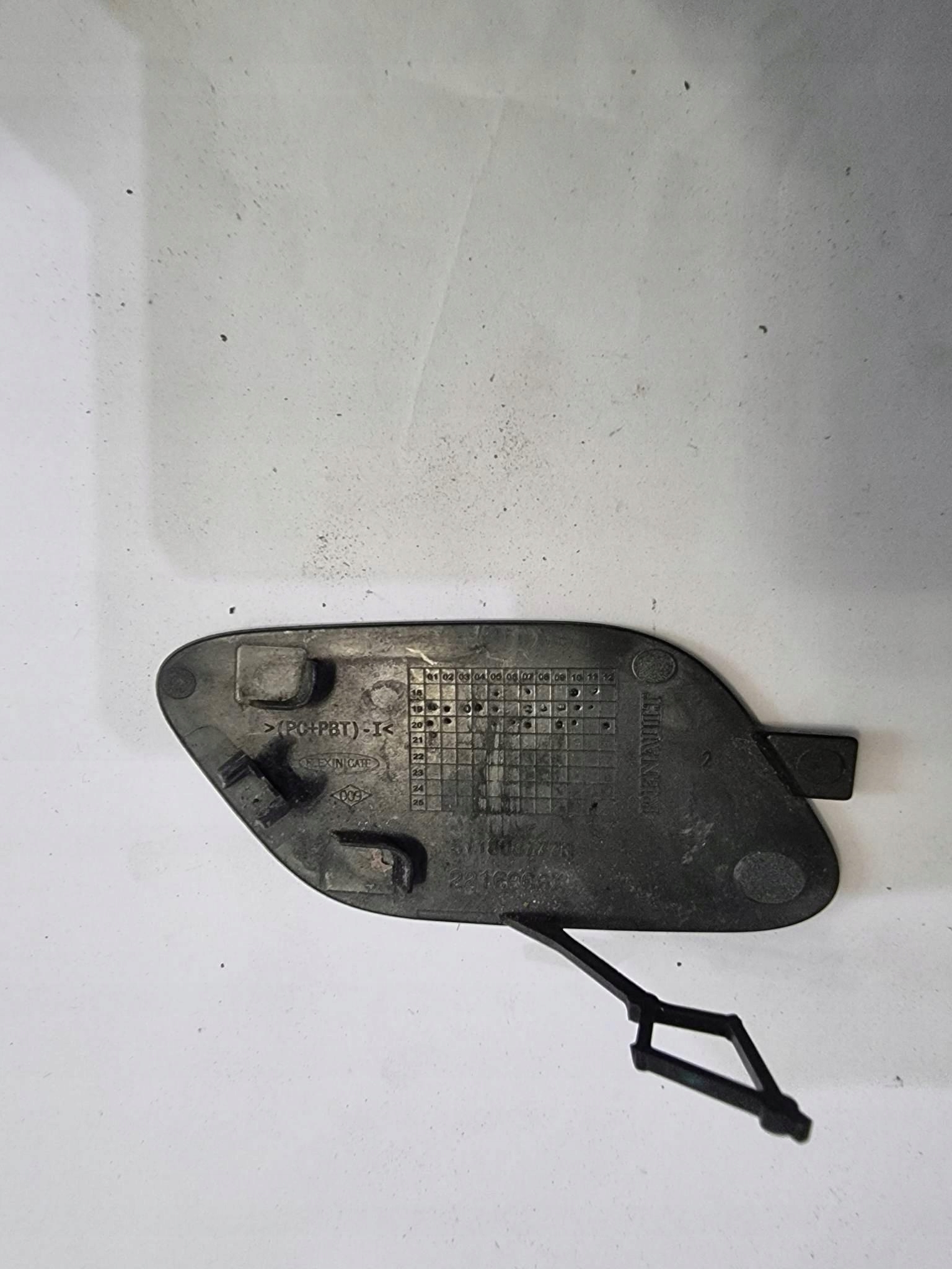 RENAULT ZOE LIFT -> Abschleppöse der Stoßstange vorne
