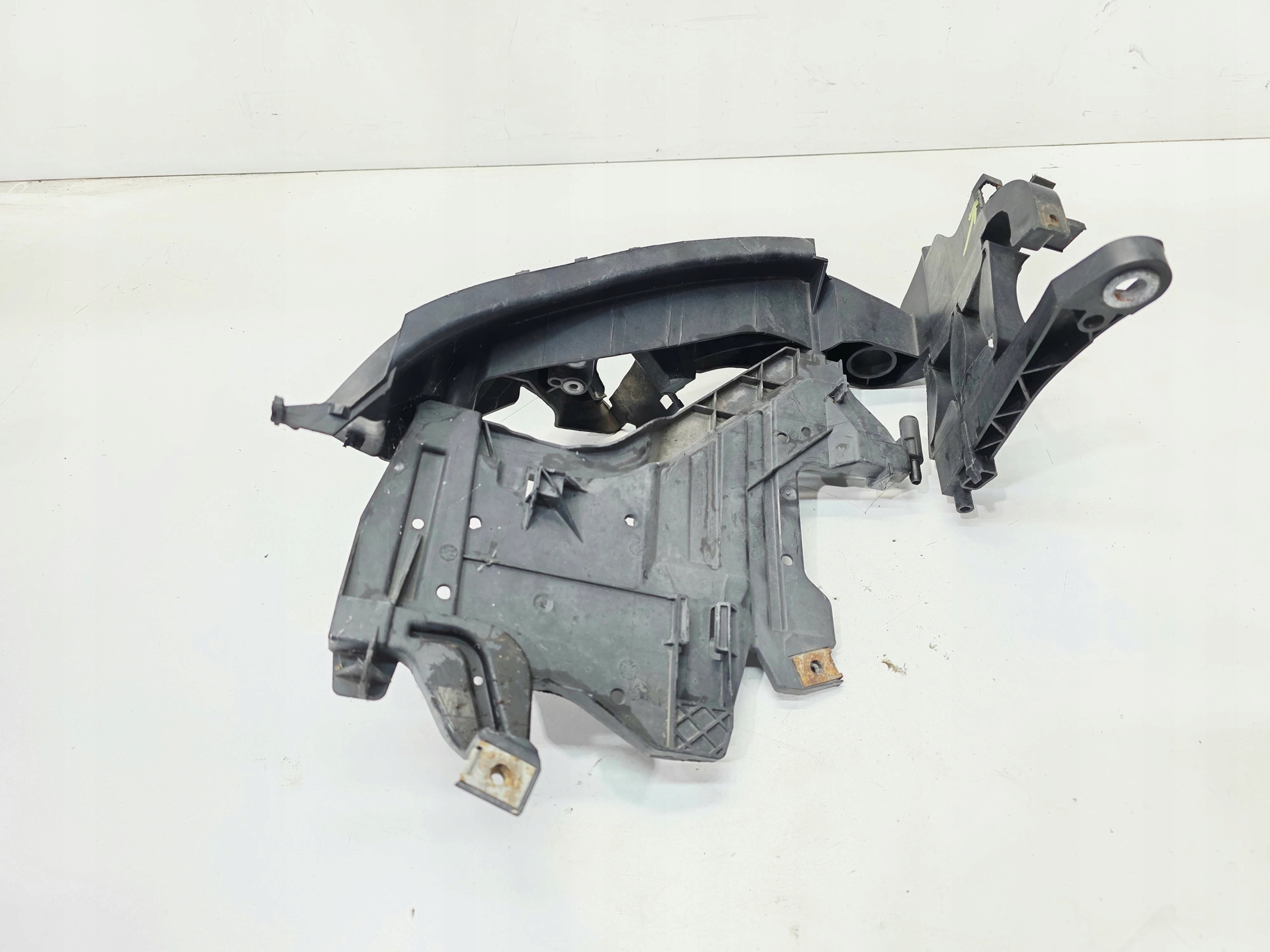 support holder REFLEKTORA left AUDI A4 B8 8K0805607C 2/25