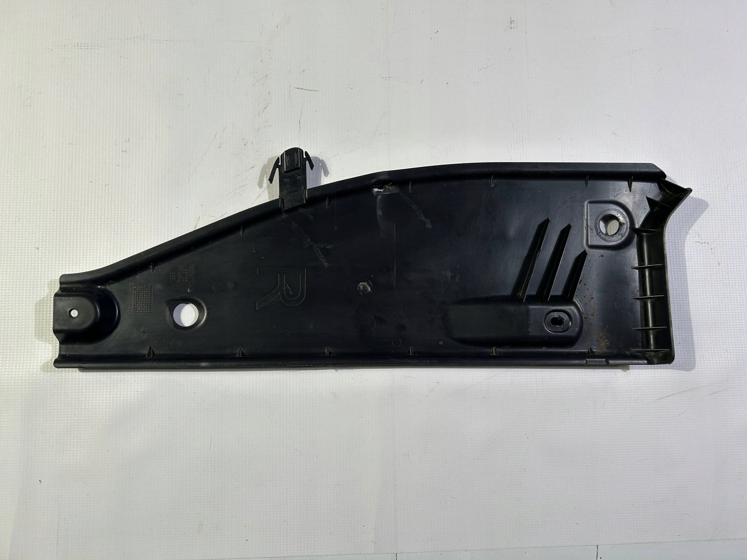 cover front front chassis cover right Chrysler Pacifica 2017
