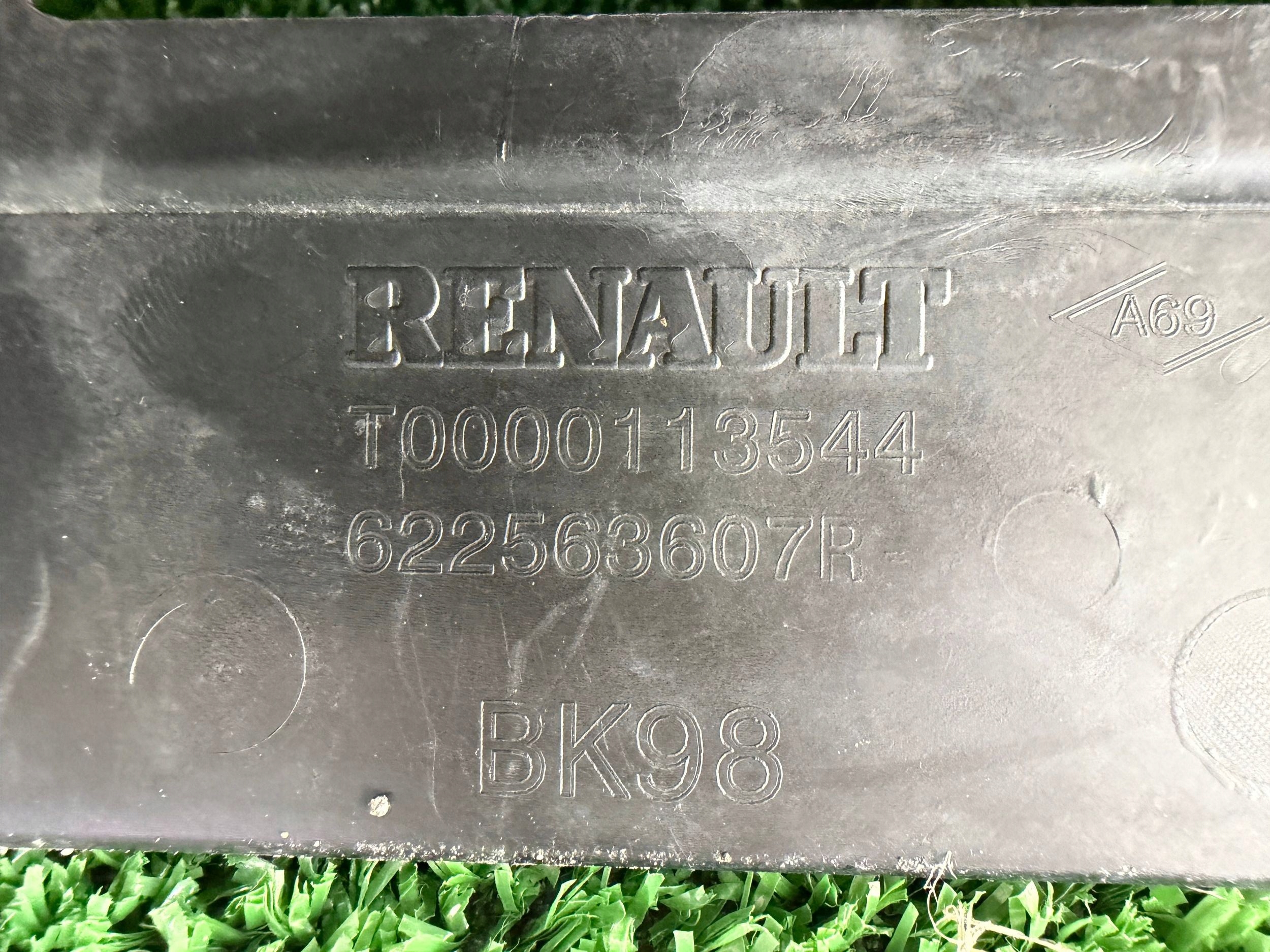 RENAULT CLIO 4 IV cover cover below bumper front 622563607R