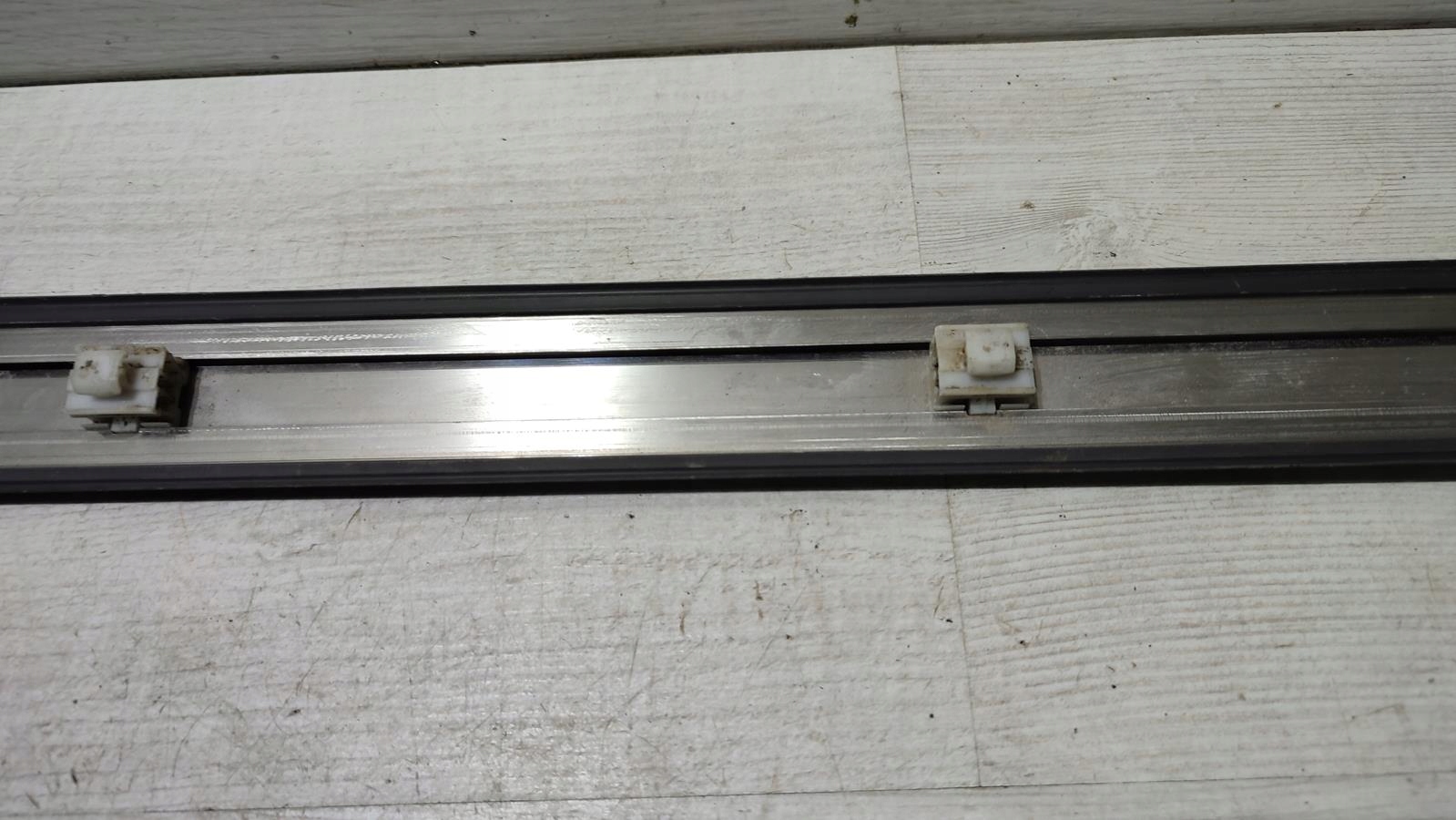 moulding door left front upper Mercedes w124