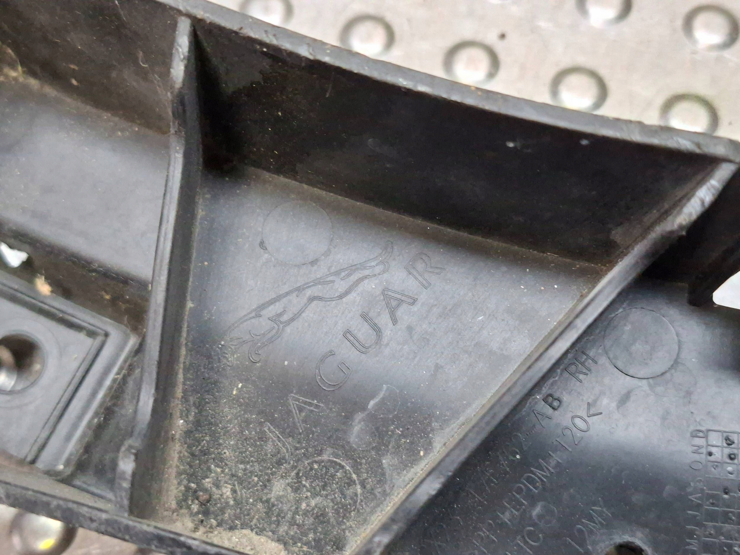 support console of a bumper front right JAGUAR XF 12- CX23-17E762-AB