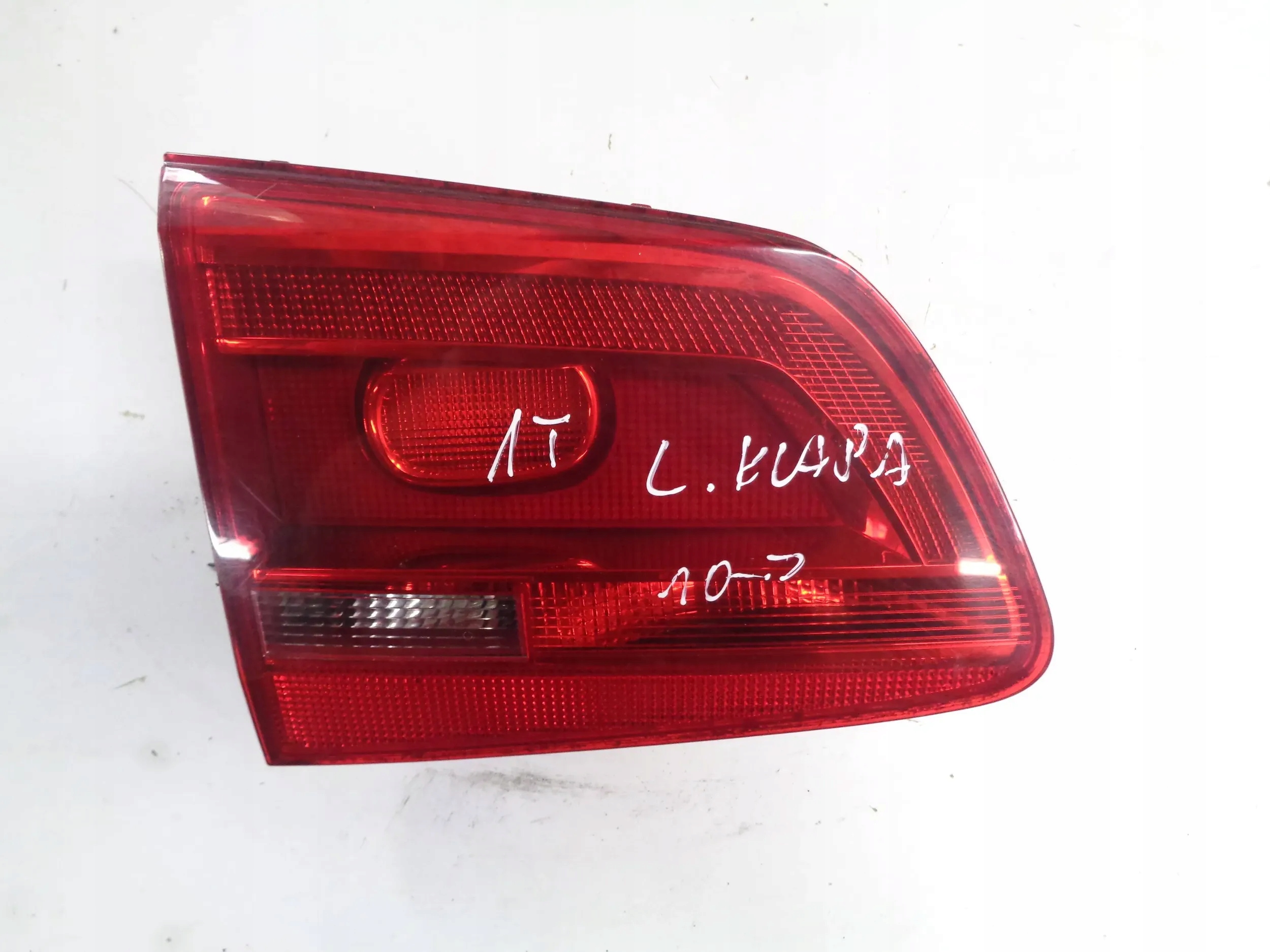 VW TOURAN 10R- light left left rear part to the bonnet