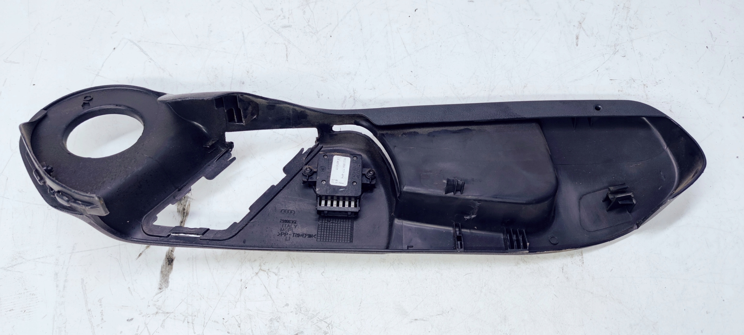 cover spoiler seat left AUDI A6 C6 2100036L