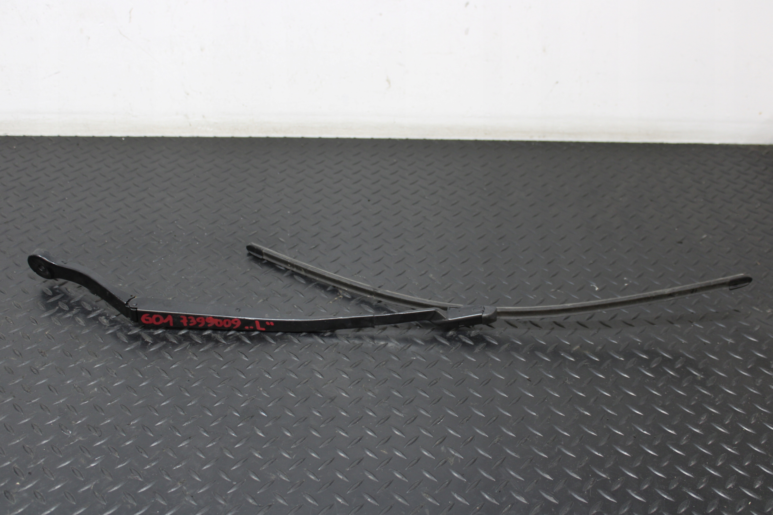 wiper arm wiper left BMW X3 G01 7399009