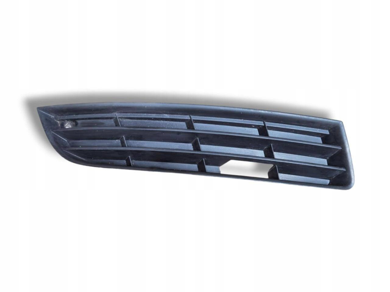 side grid of a bumper right side Volkswagen Passat B6 2009 3C0853666