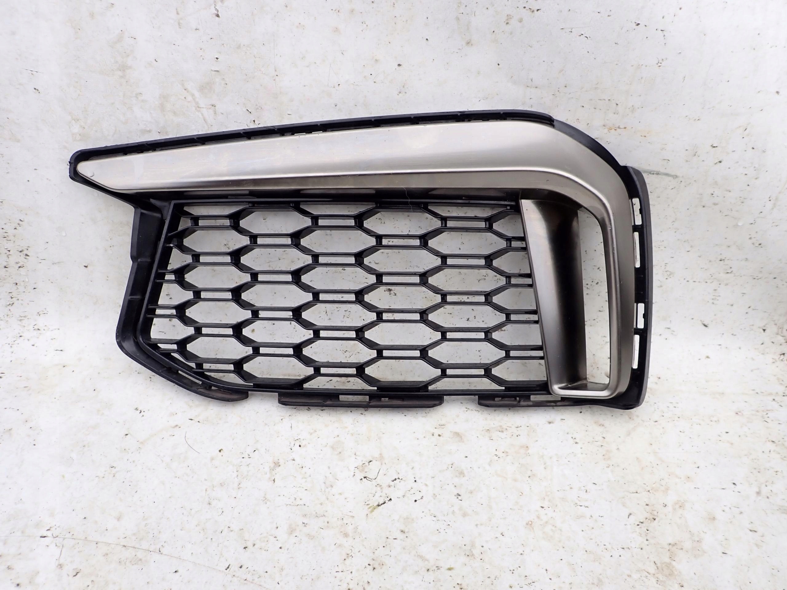 BMW 5 G30 G31 17- grid of a bumper left front