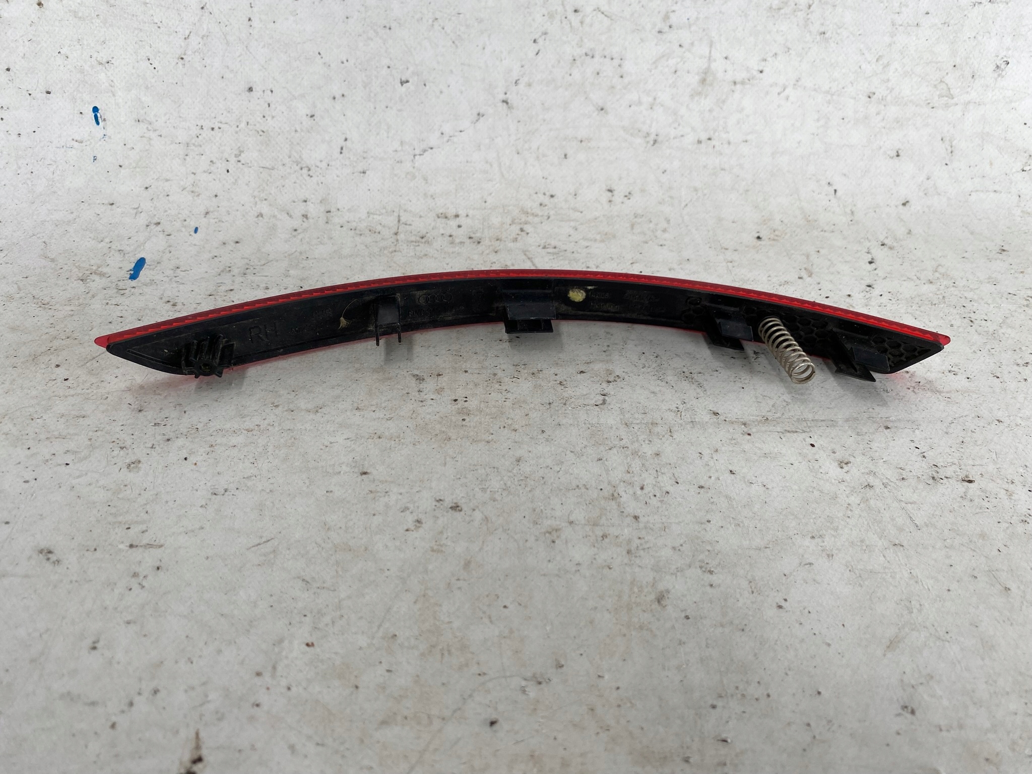 AUDI A4 B9 15- ODBLASK der Stoßstange rechts heck 8W0945106C