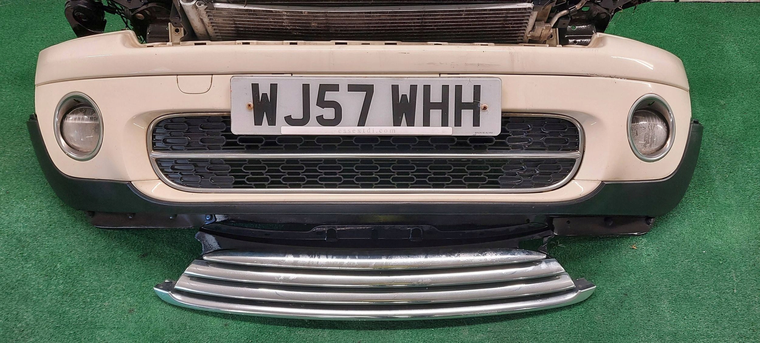 bumper front+ grill MINI R55 R56 R57 R58 LAK: 850 PEPPER WHITE