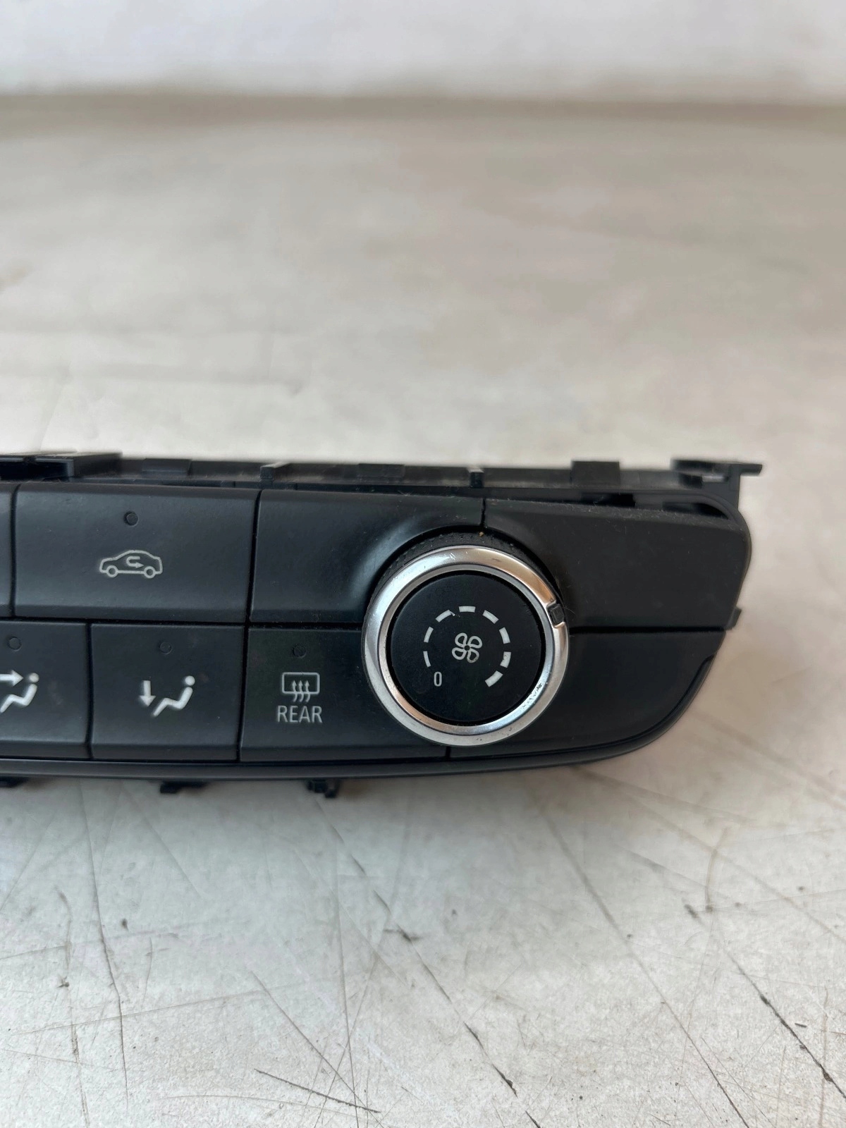 Unite commande clima Bouches buses Opel Crossland X 98226284YX