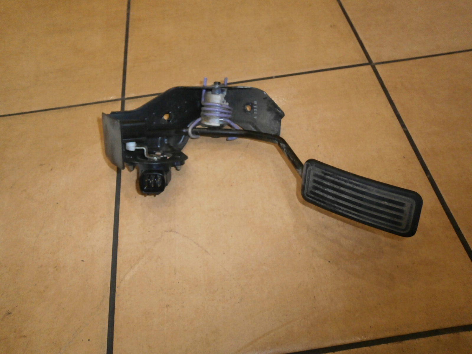 POTENCJOMETR TOYOTA AVENSIS T25 1.8 VVTI 2004r.