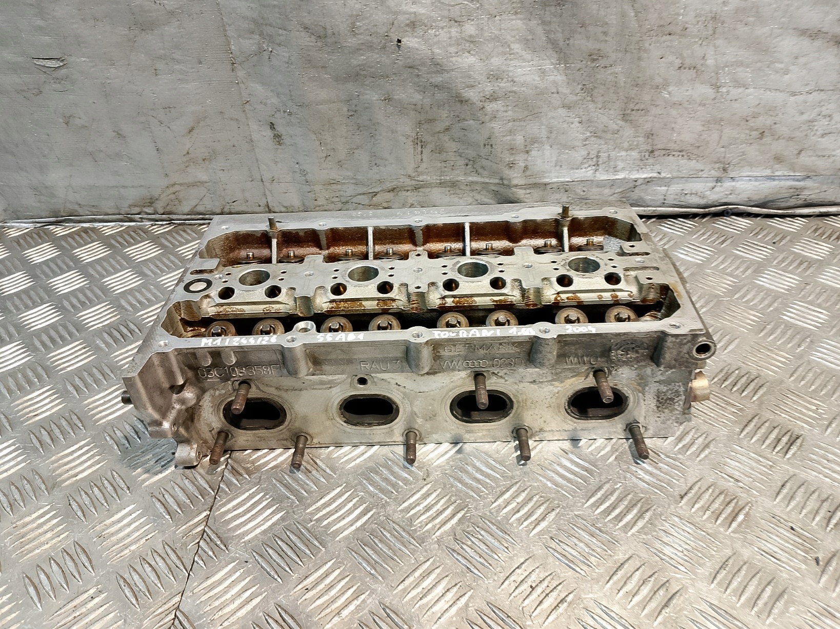 TESTATA Motore VW TOURAN 1 e 1.6 FSI 116 KM 03C103358F