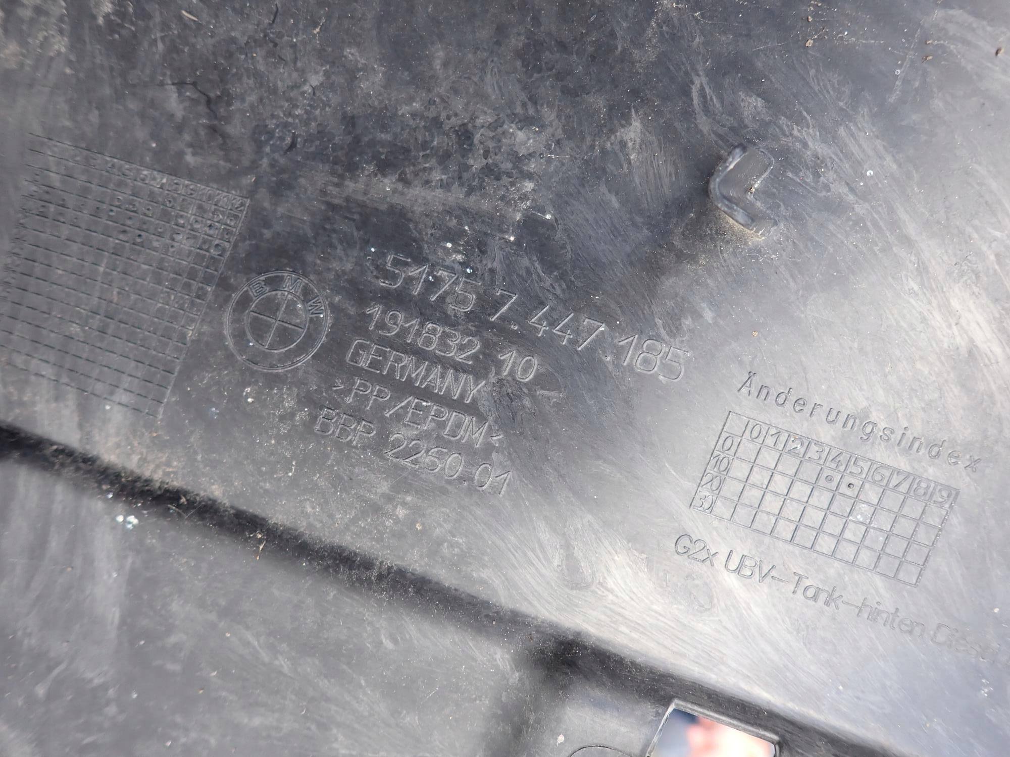BMW 3 G20 G21 18-> Blende Abdeckung Unterfahrschutz links heck